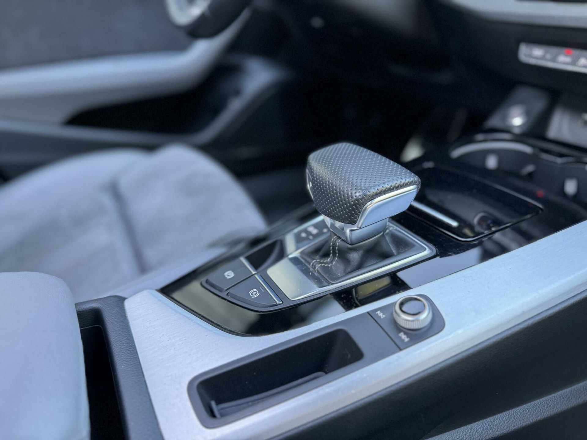 Audi A4 Avant 35 TFSI S-line Automaat | Panoramadak | Leer/alcantara bekleding | Elektrisch verstelbare bestuurdersstoel | LED verlichting | Bang&Olufsen audio | Apple CarPlay | Parkeersensoren voor en achter 45947186-67.jpg | Timcars.nl