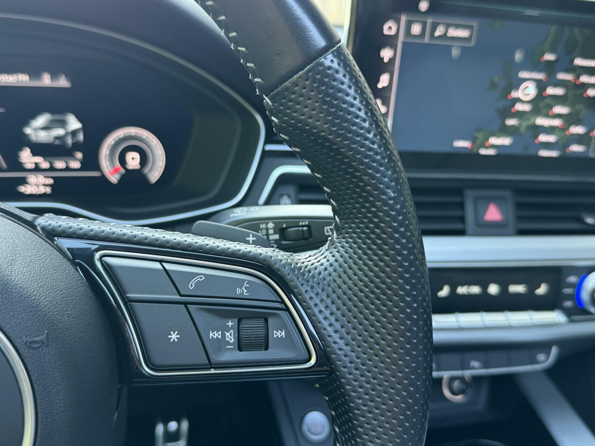 Audi A4 Avant 35 TFSI S-line Automaat | Panoramadak | Leer/alcantara bekleding | Elektrisch verstelbare bestuurdersstoel | LED verlichting | Bang&Olufsen audio | Apple CarPlay | Parkeersensoren voor en achter 45947186-8.jpg | Timcars.nl