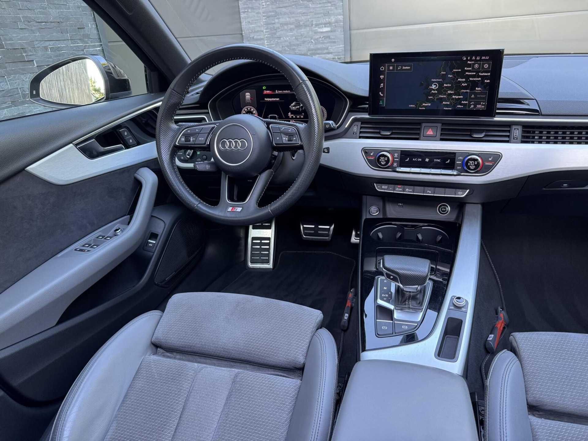 Audi A4 Avant 35 TFSI S-line Automaat | Panoramadak | Leer/alcantara bekleding | Elektrisch verstelbare bestuurdersstoel | LED verlichting | Bang&Olufsen audio | Apple CarPlay | Parkeersensoren voor en achter 45947186-9.jpg | Timcars.nl