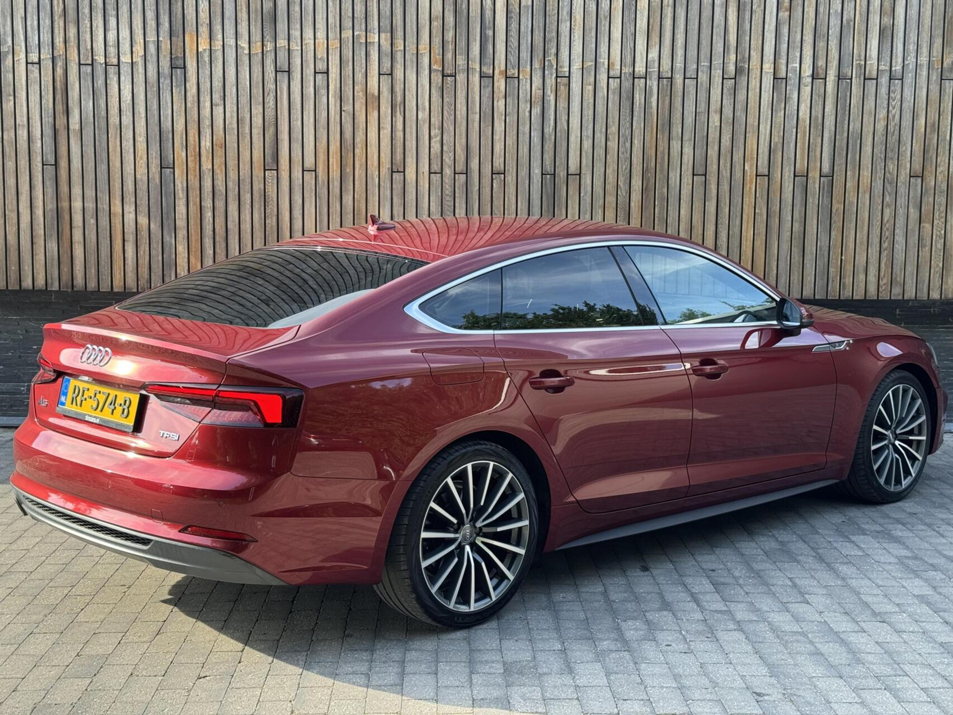 Audi A5 Sportback 1.4 TFSI S-line Automaat | Navigatiesysteem | Climate control | Cruise control | LED verlichting | Sportonderstel | Buitenspiegels elektrisch inklapbaar | 19 inch lichtmetalen velgen | Parkeersensoren voor en achter 45947259-1.jpg | Timcars.nl