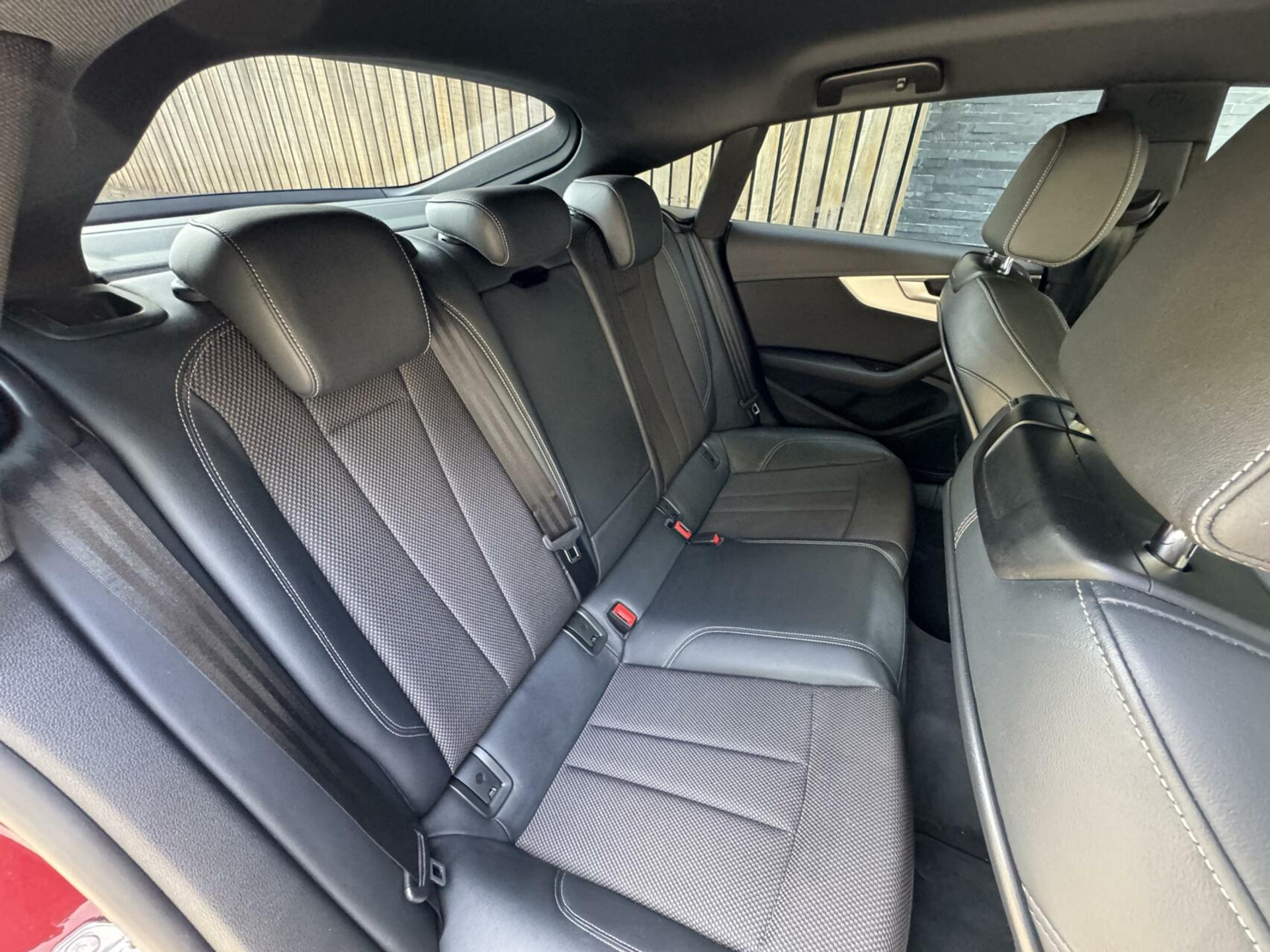 Audi A5 Sportback 1.4 TFSI S-line Automaat | Navigatiesysteem | Climate control | Cruise control | LED verlichting | Sportonderstel | Buitenspiegels elektrisch inklapbaar | 19 inch lichtmetalen velgen | Parkeersensoren voor en achter 45947259-40.jpg | Timcars.nl