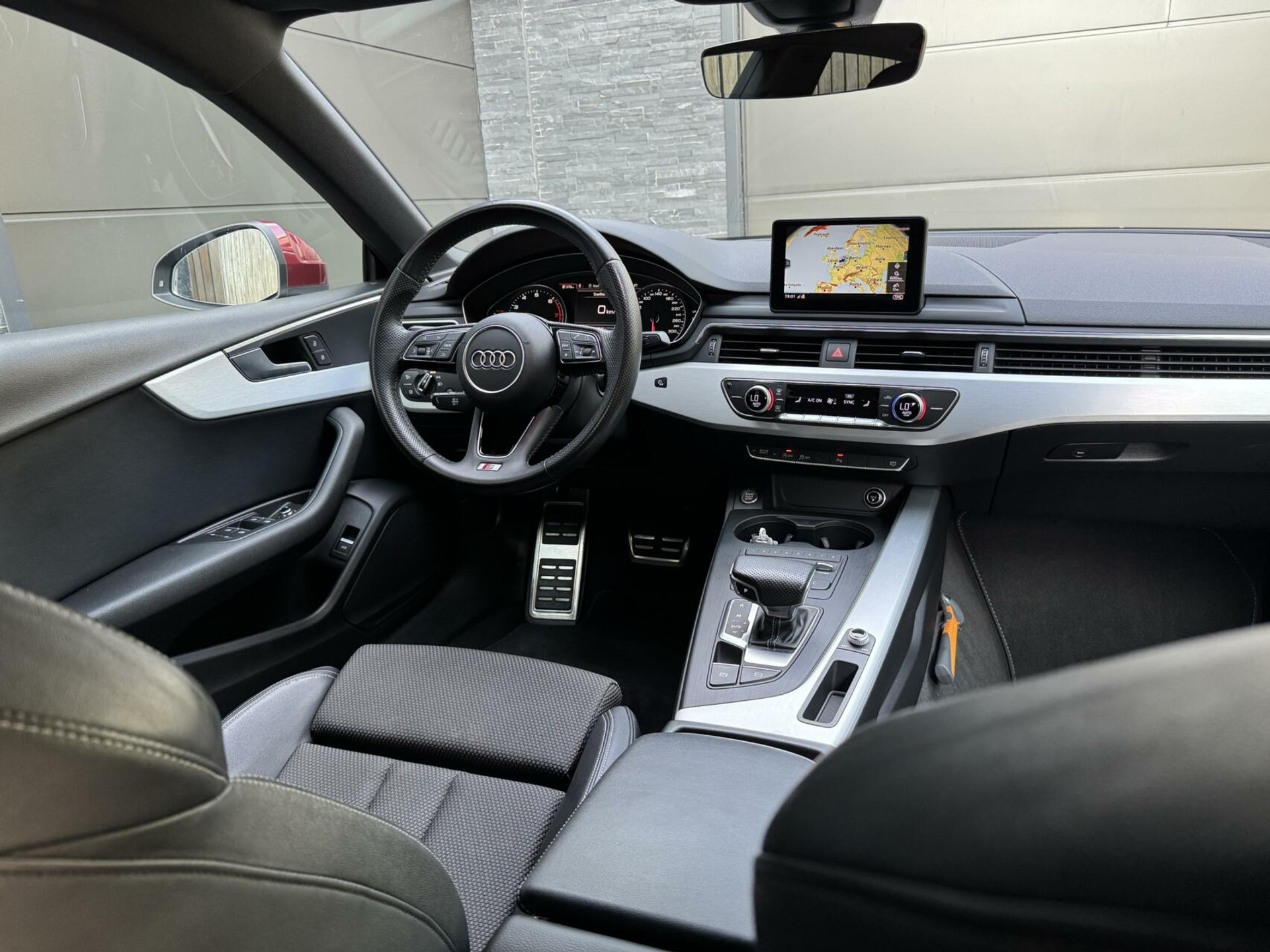 Audi A5 Sportback 1.4 TFSI S-line Automaat | Navigatiesysteem | Climate control | Cruise control | LED verlichting | Sportonderstel | Buitenspiegels elektrisch inklapbaar | 19 inch lichtmetalen velgen | Parkeersensoren voor en achter 45947259-44.jpg | Timcars.nl