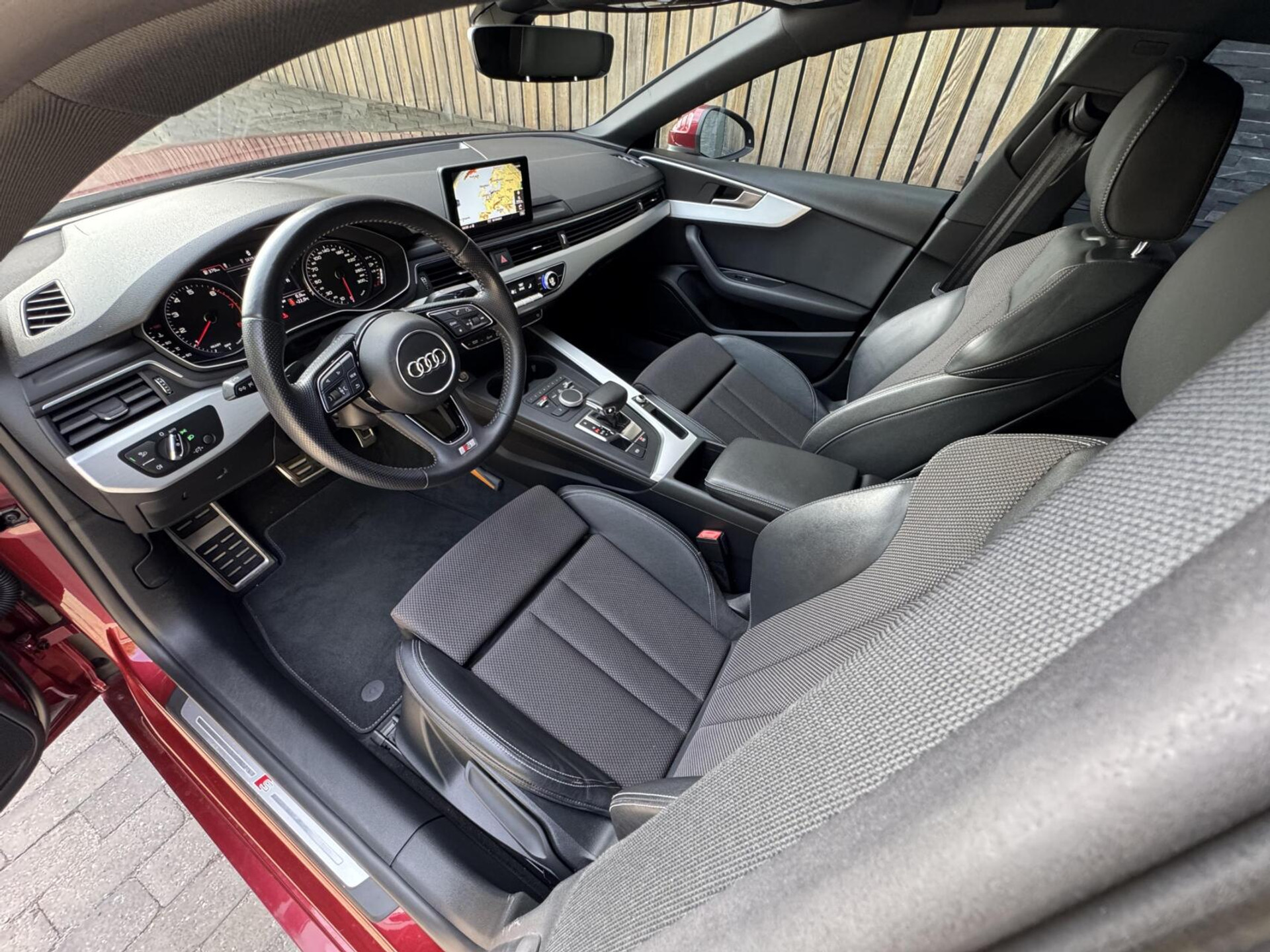 Audi A5 Sportback 1.4 TFSI S-line Automaat | Navigatiesysteem | Climate control | Cruise control | LED verlichting | Sportonderstel | Buitenspiegels elektrisch inklapbaar | 19 inch lichtmetalen velgen | Parkeersensoren voor en achter 45947259-6.jpg | Timcars.nl