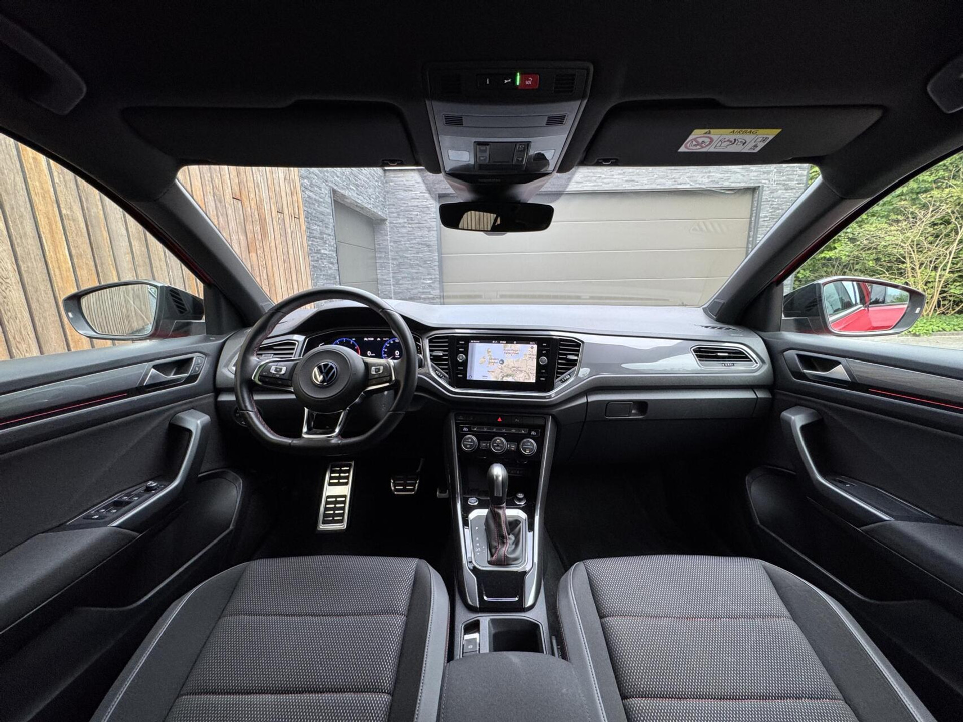 Volkswagen T-Roc 1.5 TSI R-line Automaat | Stoelverwarming | Achteruitrijcamera | Climate control adaptief | Climate control | Keyless entry&start | LED verlichting | Parkeersensoren voor en achter 46544507-2.jpg | Timcars.nl