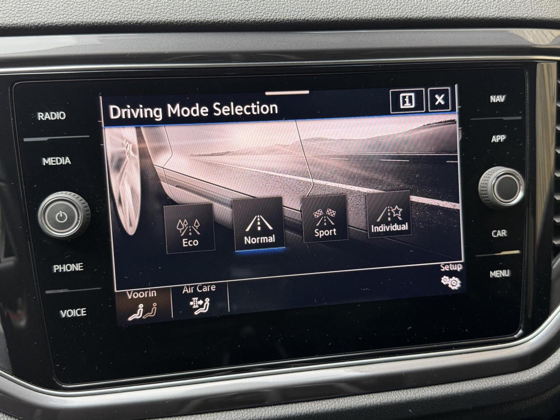 Volkswagen T-Roc 1.5 TSI R-line Automaat | Stoelverwarming | Achteruitrijcamera | Climate control adaptief | Climate control | Keyless entry&start | LED verlichting | Parkeersensoren voor en achter 46544507-26.jpg | Timcars.nl