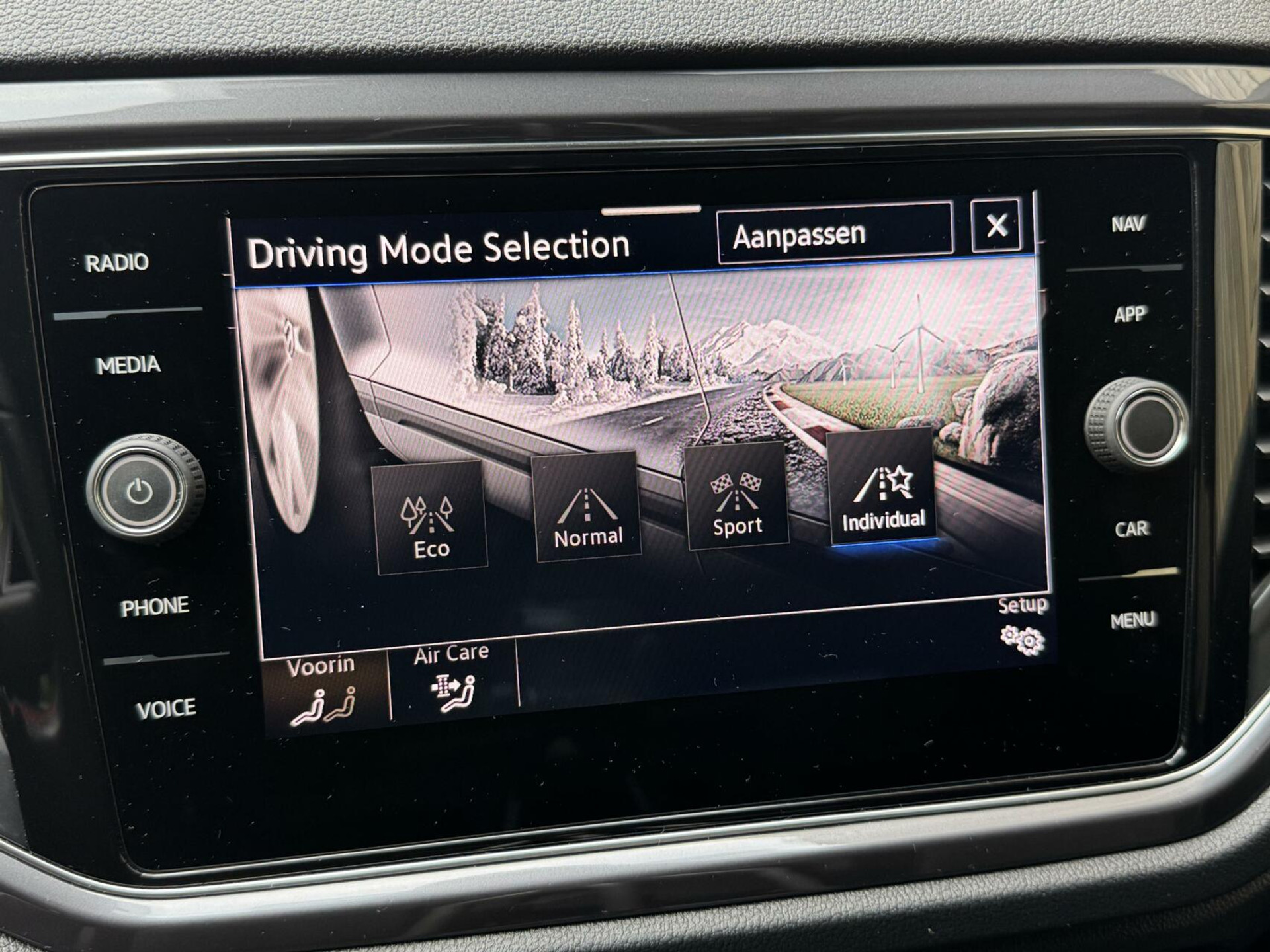 Volkswagen T-Roc 1.5 TSI R-line Automaat | Stoelverwarming | Achteruitrijcamera | Climate control adaptief | Climate control | Keyless entry&start | LED verlichting | Parkeersensoren voor en achter 46544507-28.jpg | Timcars.nl