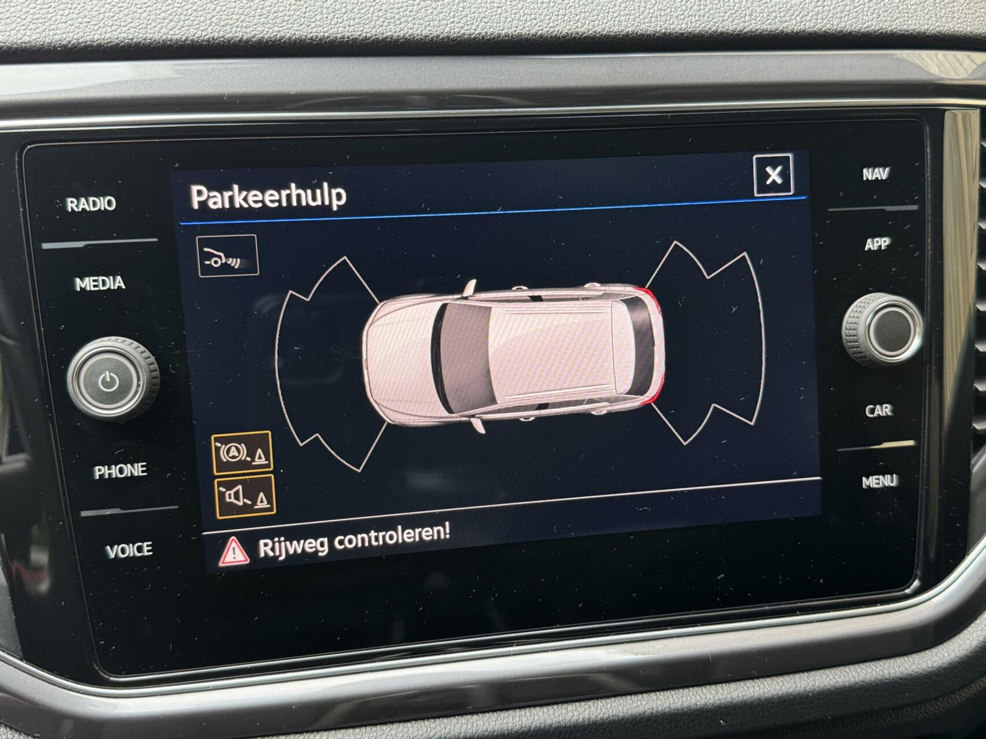 Volkswagen T-Roc 1.5 TSI R-line Automaat | Stoelverwarming | Achteruitrijcamera | Climate control adaptief | Climate control | Keyless entry&start | LED verlichting | Parkeersensoren voor en achter 46544507-29.jpg | Timcars.nl