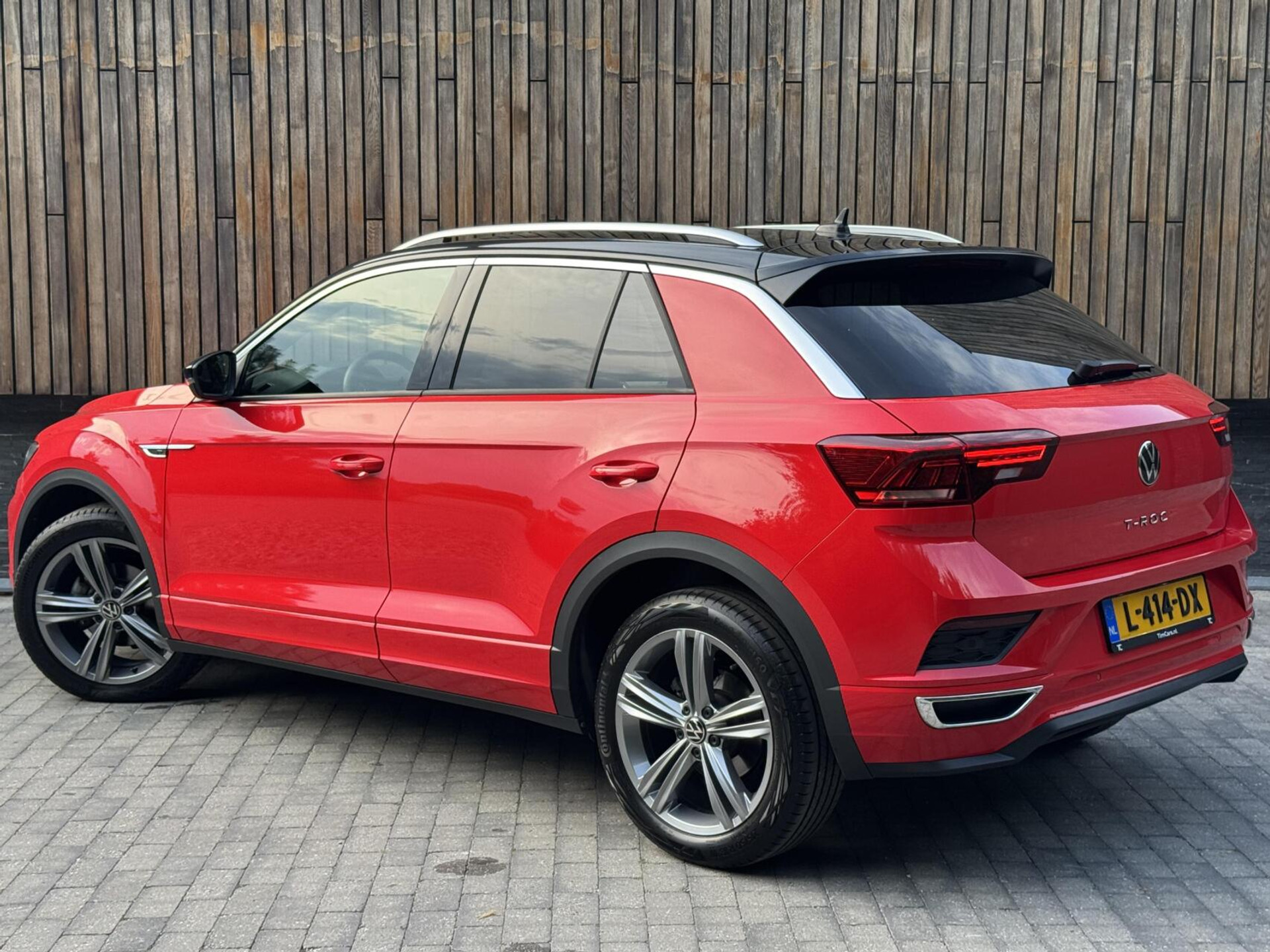 Volkswagen T-Roc 1.5 TSI R-line Automaat | Stoelverwarming | Achteruitrijcamera | Climate control adaptief | Climate control | Keyless entry&start | LED verlichting | Parkeersensoren voor en achter 46544507-35.jpg | Timcars.nl