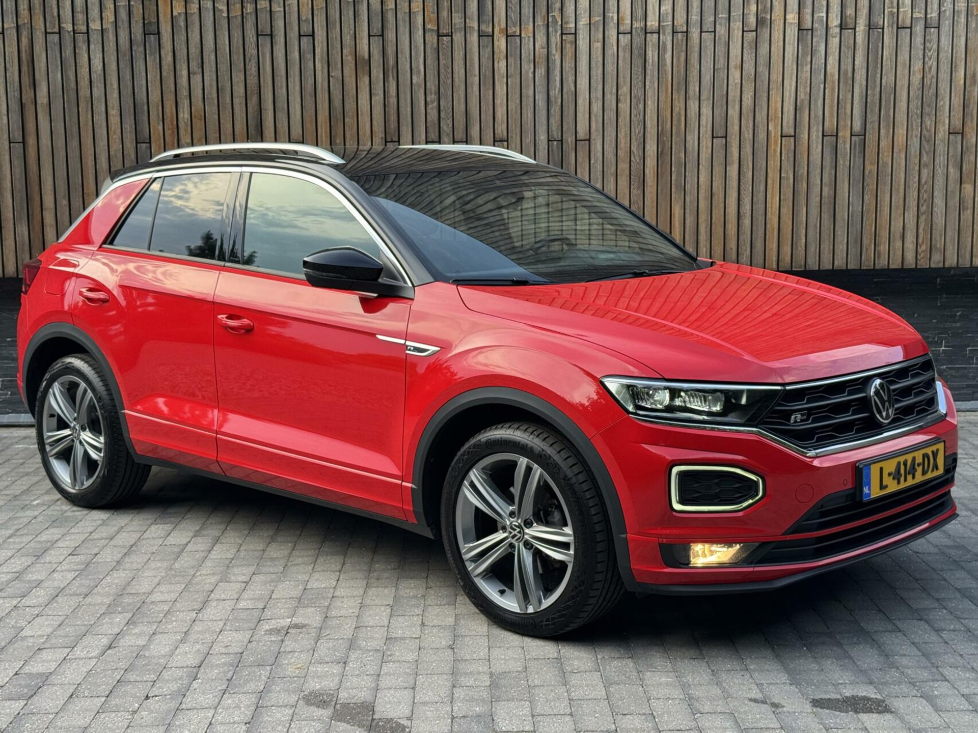 Volkswagen T-Roc 1.5 TSI R-line Automaat | Stoelverwarming | Achteruitrijcamera | Climate control adaptief | Climate control | Keyless entry&start | LED verlichting | Parkeersensoren voor en achter 46544507-37.jpg | Timcars.nl