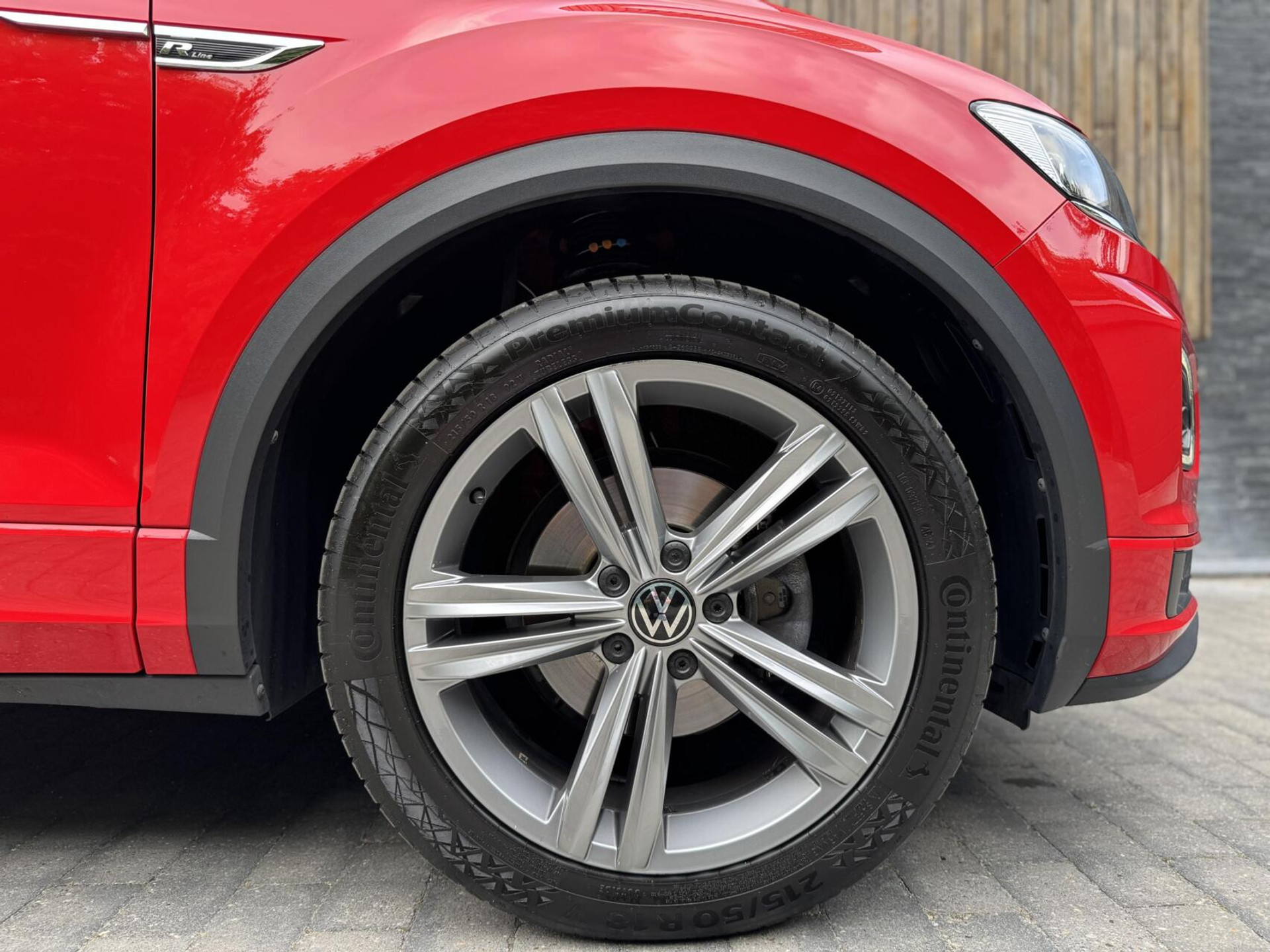 Volkswagen T-Roc 1.5 TSI R-line Automaat | Stoelverwarming | Achteruitrijcamera | Climate control adaptief | Climate control | Keyless entry&start | LED verlichting | Parkeersensoren voor en achter 46544507-38.jpg | Timcars.nl