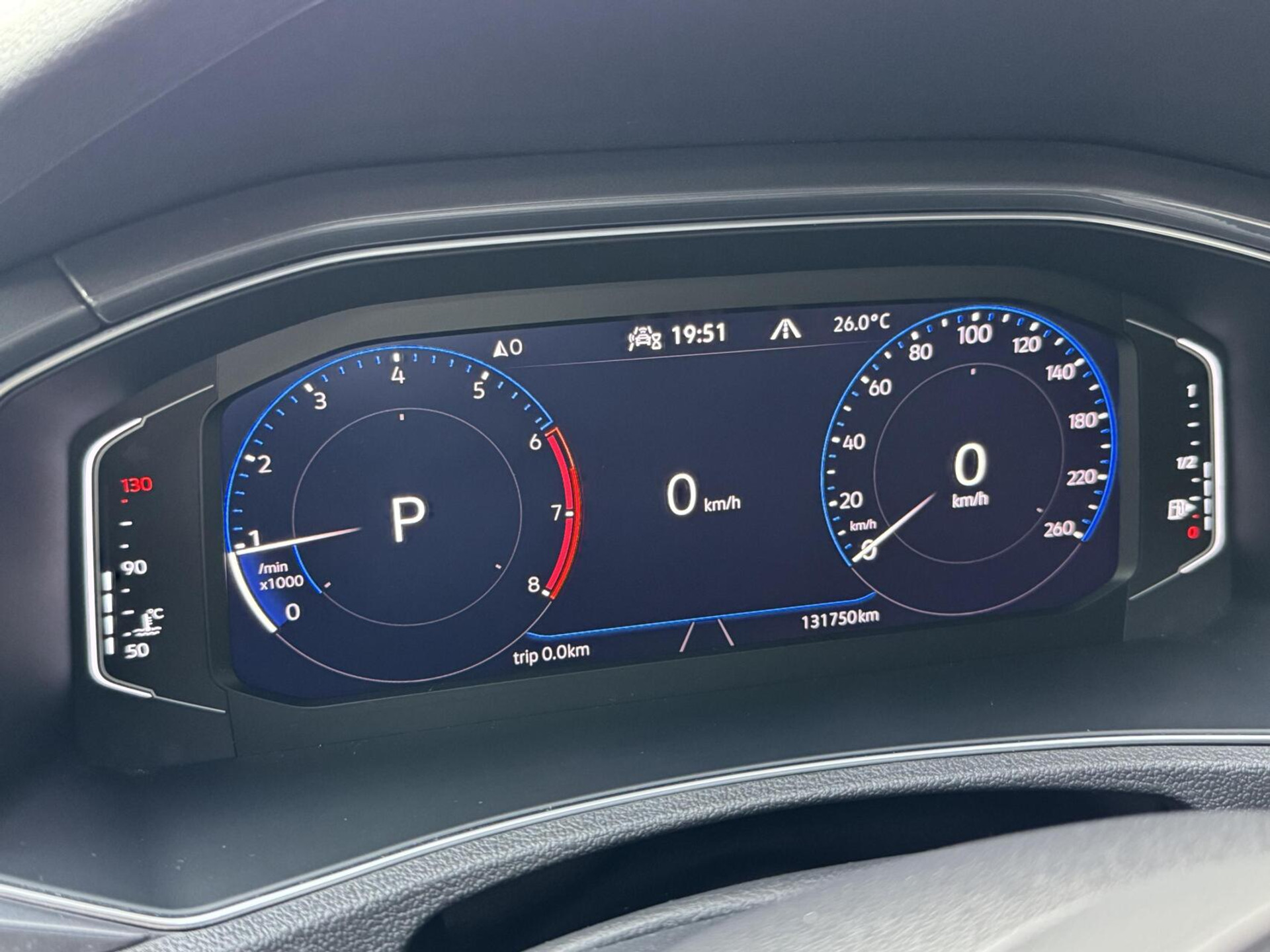 Volkswagen T-Roc 1.5 TSI R-line Automaat | Stoelverwarming | Achteruitrijcamera | Climate control adaptief | Climate control | Keyless entry&start | LED verlichting | Parkeersensoren voor en achter 46544507-4.jpg | Timcars.nl