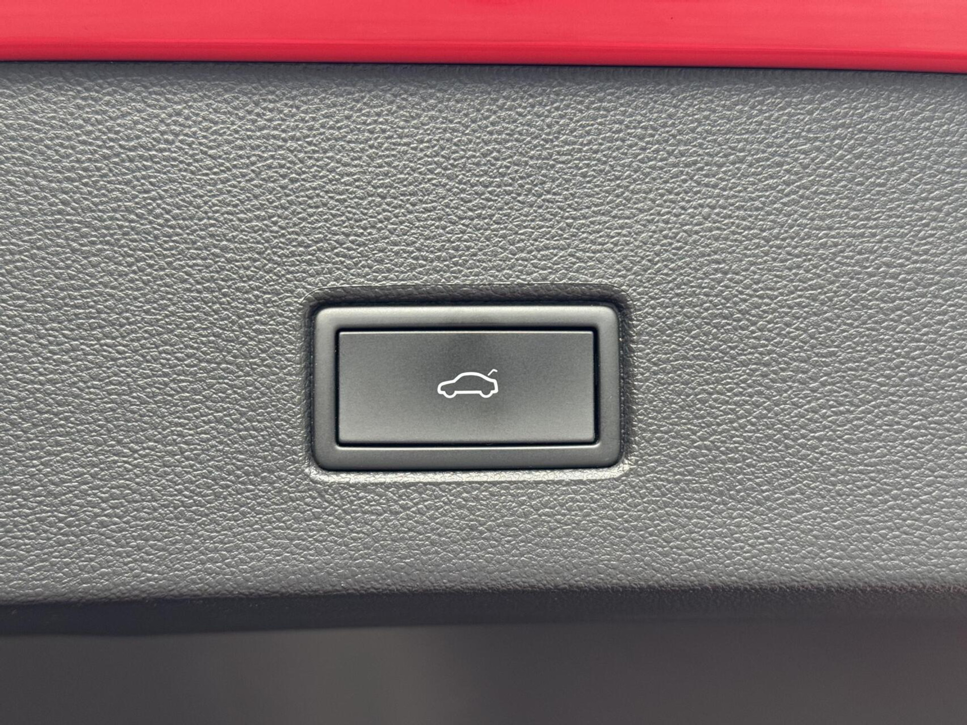 Volkswagen T-Roc 1.5 TSI R-line Automaat | Stoelverwarming | Achteruitrijcamera | Climate control adaptief | Climate control | Keyless entry&start | LED verlichting | Parkeersensoren voor en achter 46544507-46.jpg | Timcars.nl