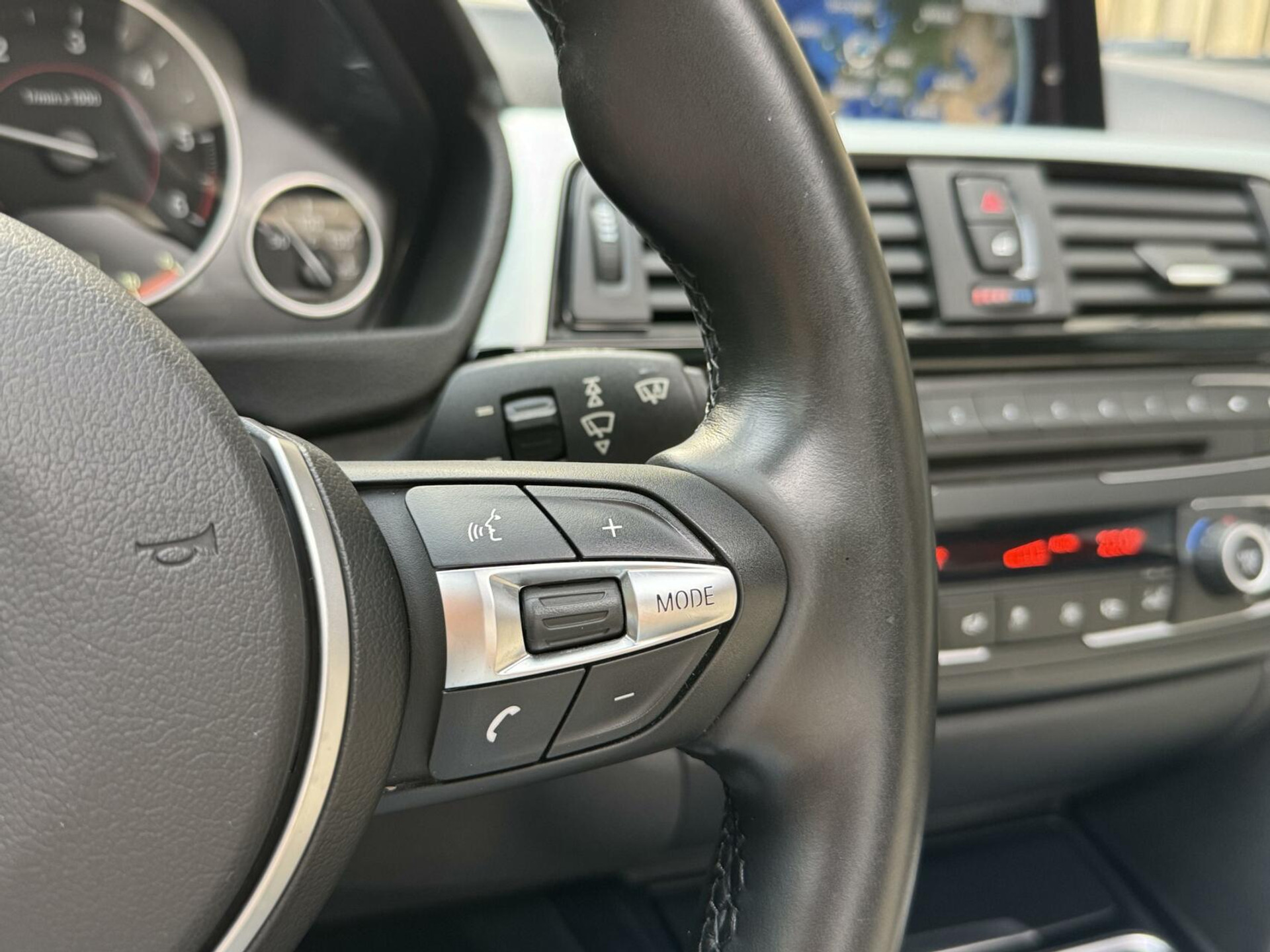 BMW 3 Serie Touring 325d M-pakket M-sport Automaat | Panoramadak | Stoelverwarming | Leer | Sportstoelen | Xenon verlichting | Cruise control | Harman Kardon audio | Parkeersensoren voor en achter | Achteruitrijcamera 46544567-10.jpg | Timcars.nl