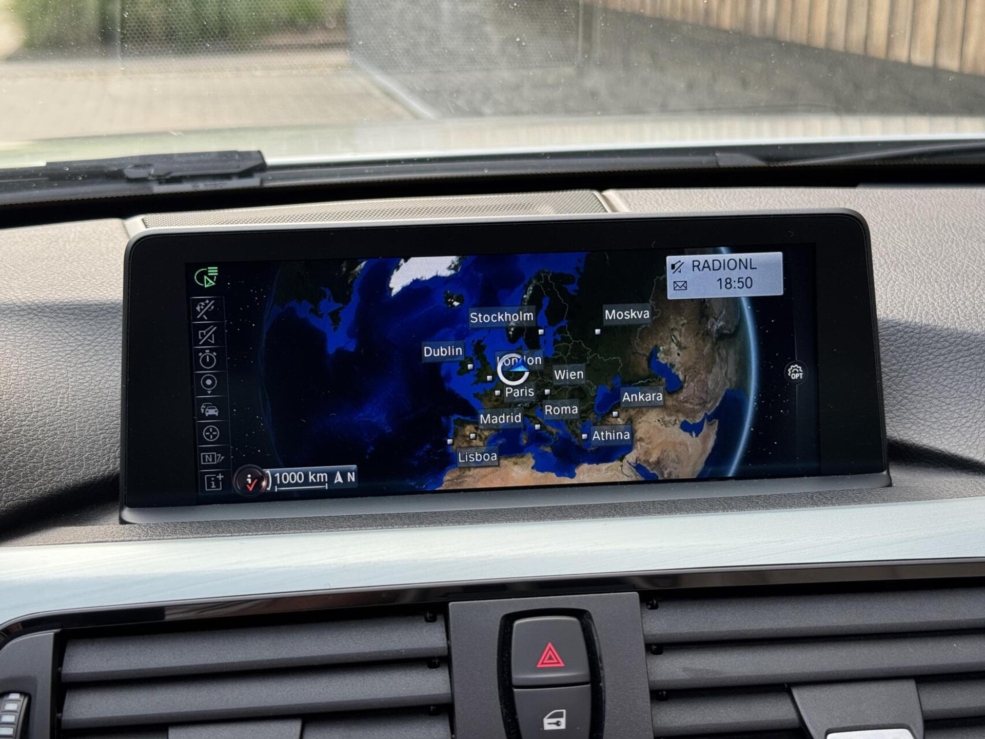 BMW 3 Serie Touring 325d M-pakket M-sport Automaat | Panoramadak | Stoelverwarming | Leer | Sportstoelen | Xenon verlichting | Cruise control | Harman Kardon audio | Parkeersensoren voor en achter | Achteruitrijcamera 46544567-13.jpg | Timcars.nl