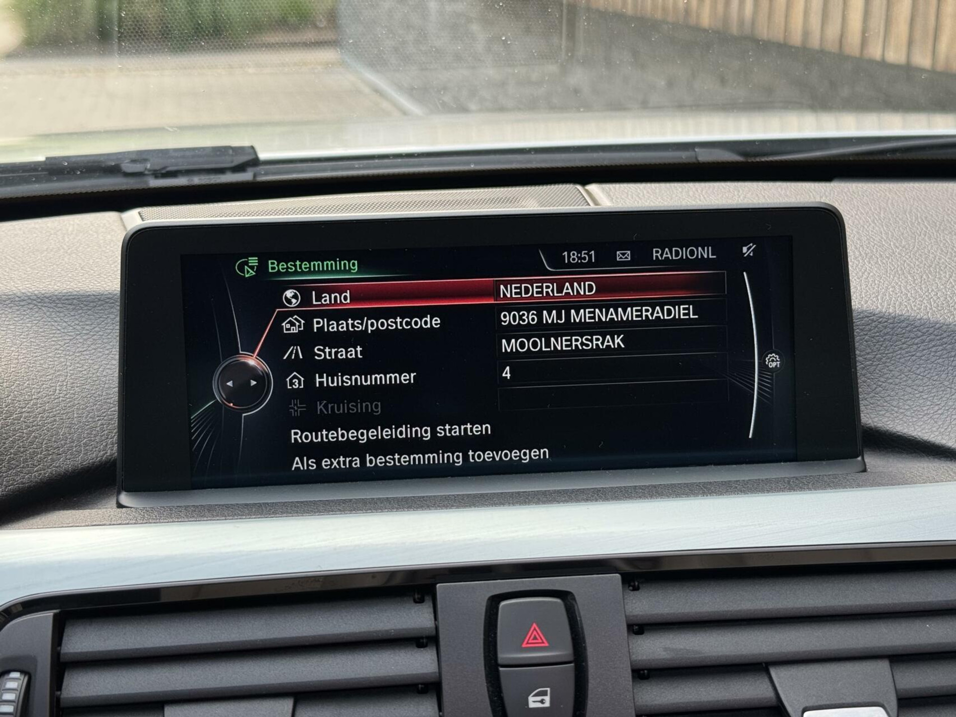 BMW 3 Serie Touring 325d M-pakket M-sport Automaat | Panoramadak | Stoelverwarming | Leer | Sportstoelen | Xenon verlichting | Cruise control | Harman Kardon audio | Parkeersensoren voor en achter | Achteruitrijcamera 46544567-14.jpg | Timcars.nl