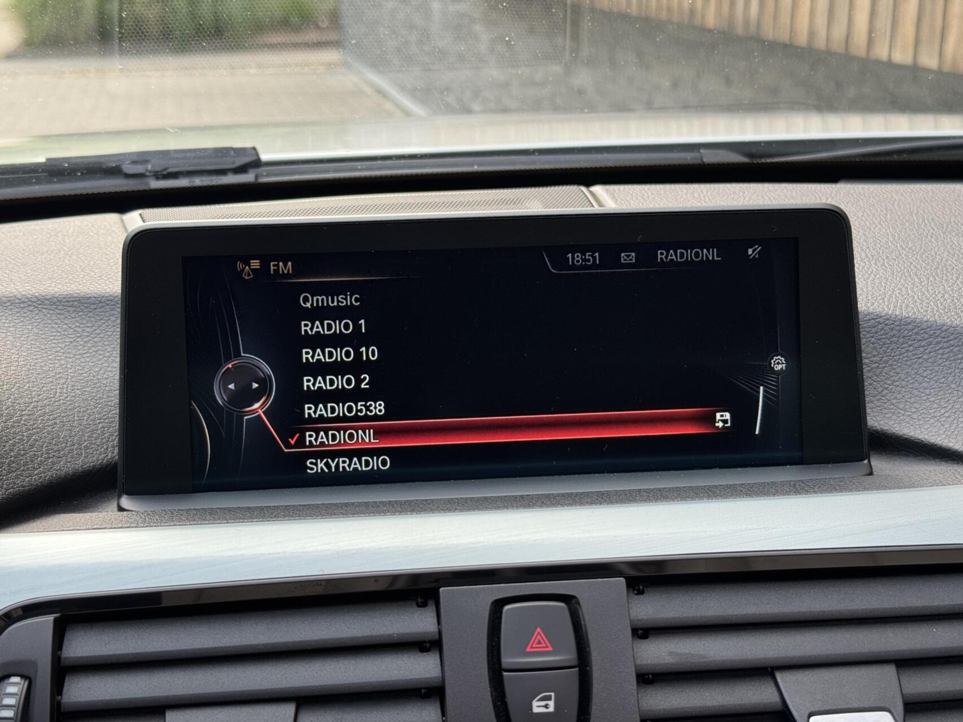 BMW 3 Serie Touring 325d M-pakket M-sport Automaat | Panoramadak | Stoelverwarming | Leer | Sportstoelen | Xenon verlichting | Cruise control | Harman Kardon audio | Parkeersensoren voor en achter | Achteruitrijcamera 46544567-16.jpg | Timcars.nl