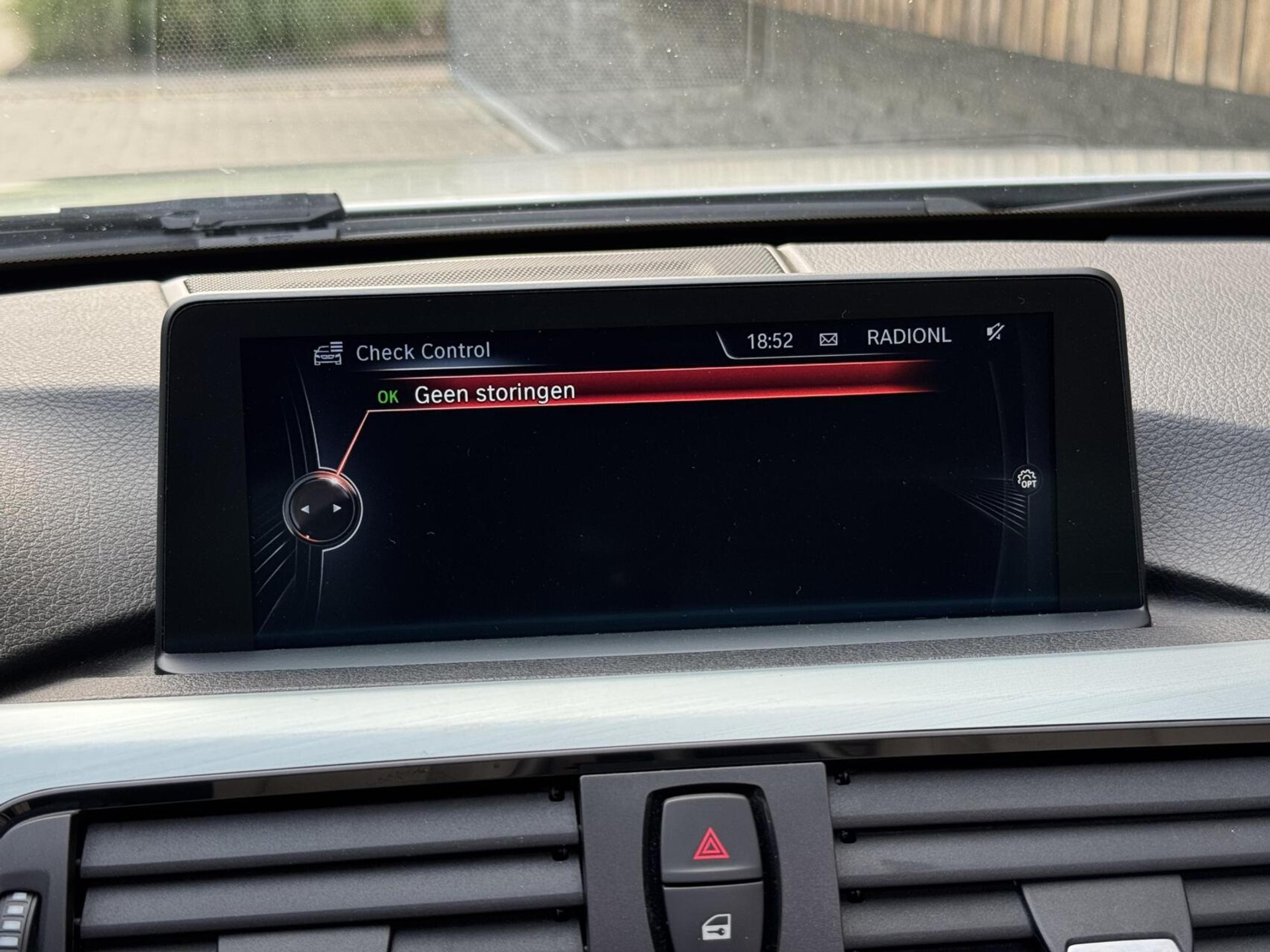 BMW 3 Serie Touring 325d M-pakket M-sport Automaat | Panoramadak | Stoelverwarming | Leer | Sportstoelen | Xenon verlichting | Cruise control | Harman Kardon audio | Parkeersensoren voor en achter | Achteruitrijcamera 46544567-22.jpg | Timcars.nl