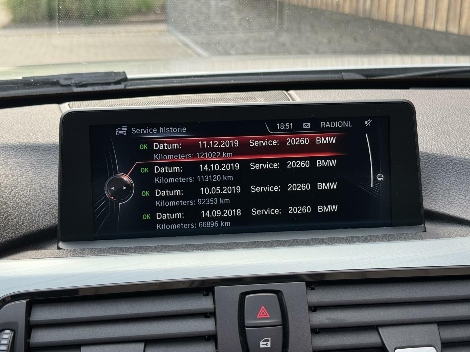 BMW 3 Serie Touring 325d M-pakket M-sport Automaat | Panoramadak | Stoelverwarming | Leer | Sportstoelen | Xenon verlichting | Cruise control | Harman Kardon audio | Parkeersensoren voor en achter | Achteruitrijcamera 46544567-24.jpg | Timcars.nl