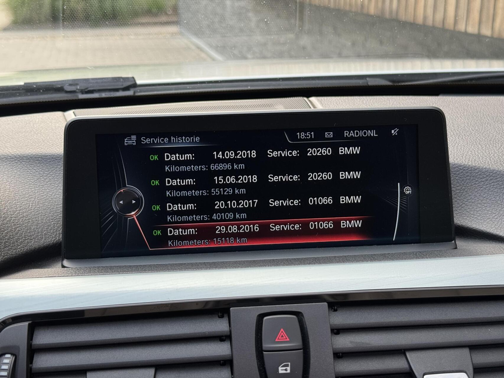 BMW 3 Serie Touring 325d M-pakket M-sport Automaat | Panoramadak | Stoelverwarming | Leer | Sportstoelen | Xenon verlichting | Cruise control | Harman Kardon audio | Parkeersensoren voor en achter | Achteruitrijcamera 46544567-25.jpg | Timcars.nl