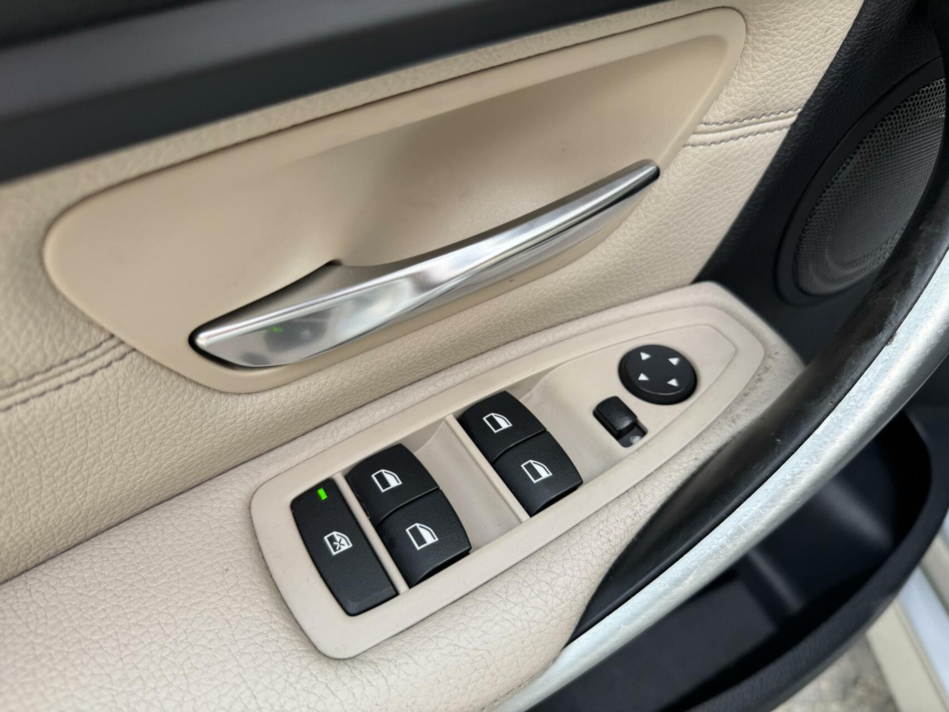 BMW 3 Serie Touring 325d M-pakket M-sport Automaat | Panoramadak | Stoelverwarming | Leer | Sportstoelen | Xenon verlichting | Cruise control | Harman Kardon audio | Parkeersensoren voor en achter | Achteruitrijcamera 46544567-3.jpg | Timcars.nl