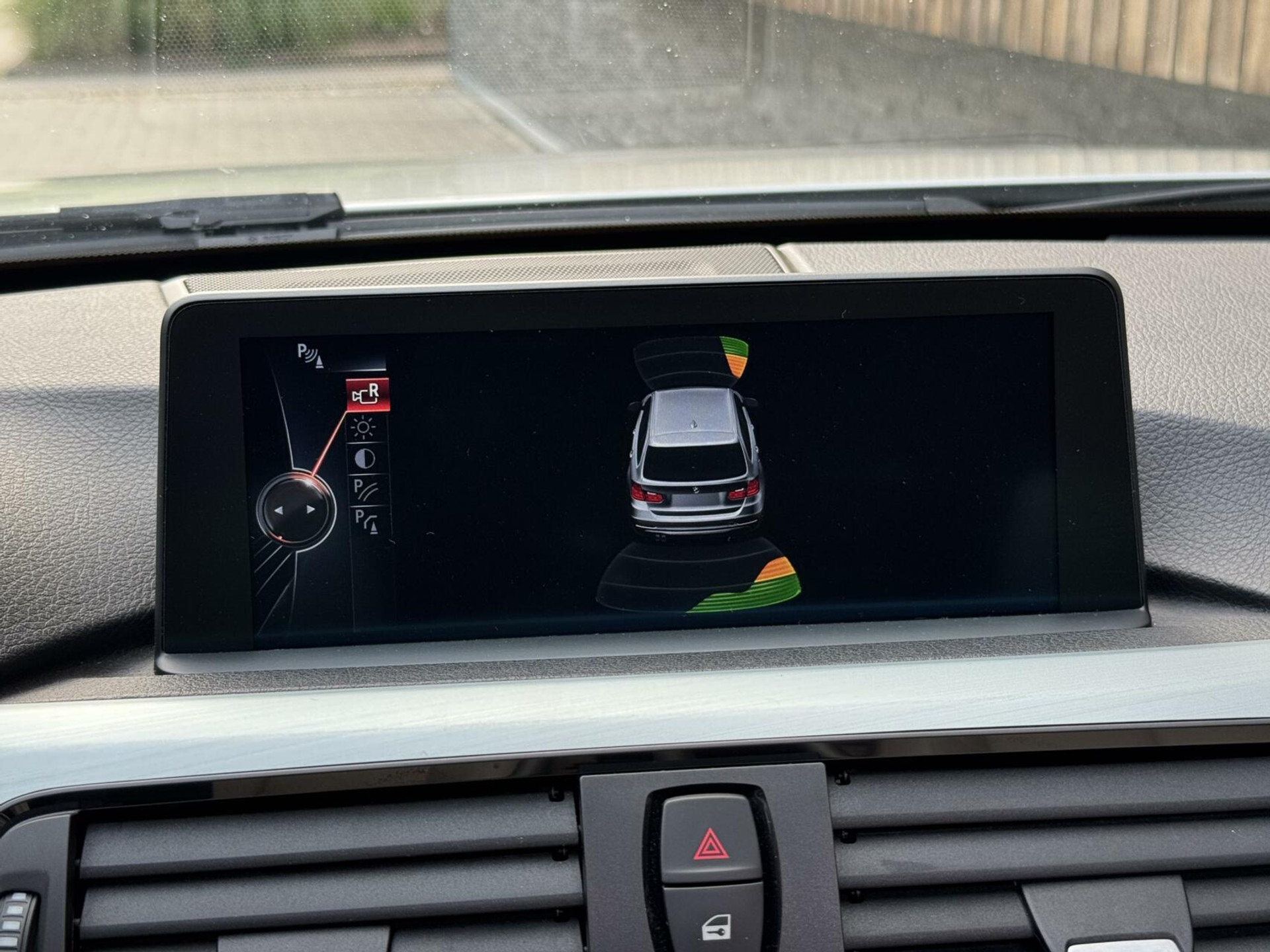 BMW 3 Serie Touring 325d M-pakket M-sport Automaat | Panoramadak | Stoelverwarming | Leer | Sportstoelen | Xenon verlichting | Cruise control | Harman Kardon audio | Parkeersensoren voor en achter | Achteruitrijcamera 46544567-30.jpg | Timcars.nl