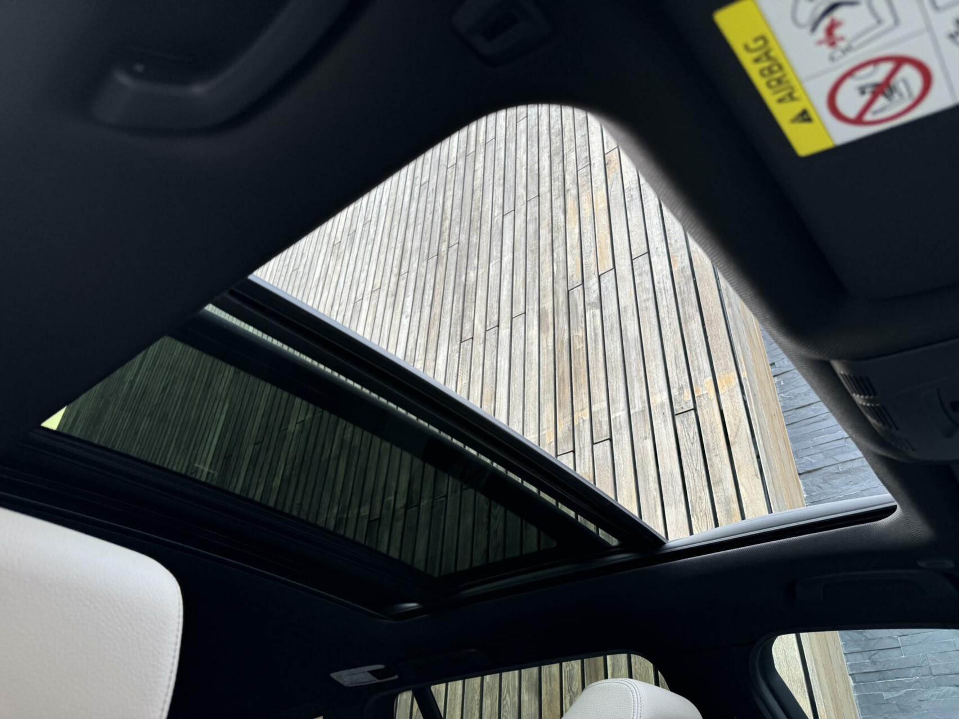 BMW 3 Serie Touring 325d M-pakket M-sport Automaat | Panoramadak | Stoelverwarming | Leer | Sportstoelen | Xenon verlichting | Cruise control | Harman Kardon audio | Parkeersensoren voor en achter | Achteruitrijcamera 46544567-40.jpg | Timcars.nl