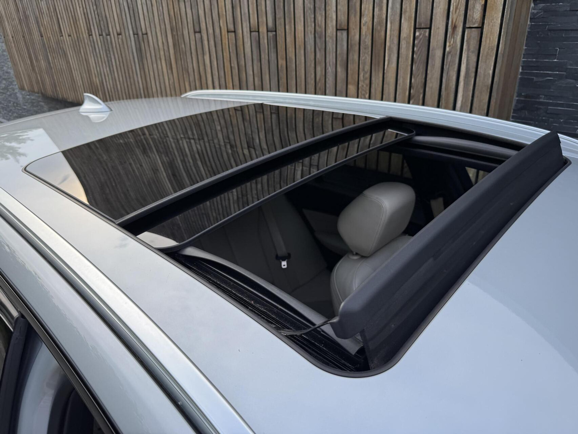 BMW 3 Serie Touring 325d M-pakket M-sport Automaat | Panoramadak | Stoelverwarming | Leer | Sportstoelen | Xenon verlichting | Cruise control | Harman Kardon audio | Parkeersensoren voor en achter | Achteruitrijcamera 46544567-42.jpg | Timcars.nl