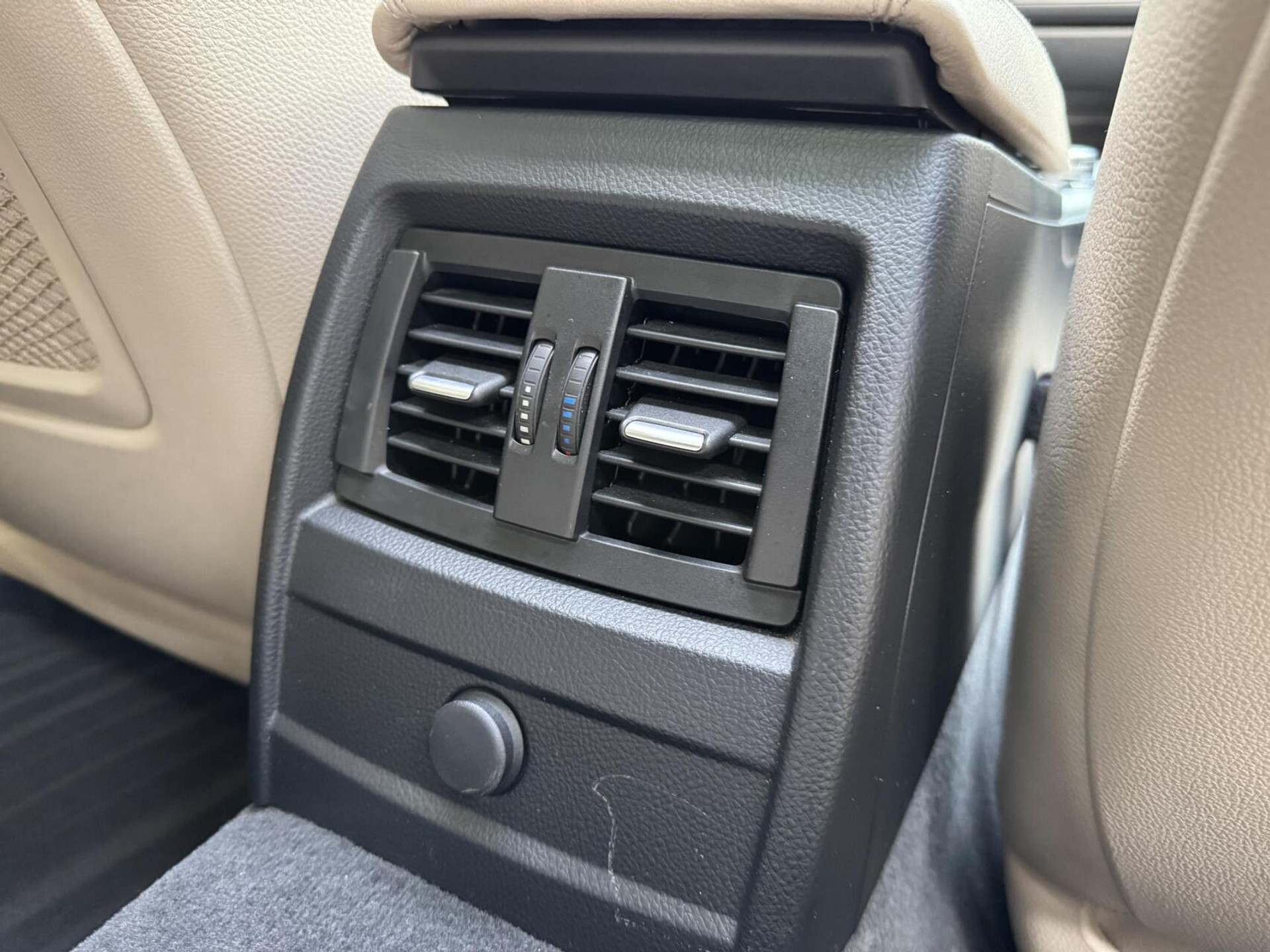 BMW 3 Serie Touring 325d M-pakket M-sport Automaat | Panoramadak | Stoelverwarming | Leer | Sportstoelen | Xenon verlichting | Cruise control | Harman Kardon audio | Parkeersensoren voor en achter | Achteruitrijcamera 46544567-47.jpg | Timcars.nl