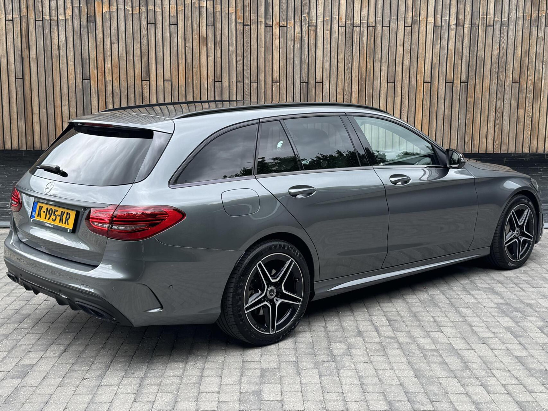 Mercedes-Benz C-Klasse Estate 180 AMG Automaat | Night Pakket | Trekhaak afneembaar | Stoelverwarming | Achteruitrijcamera | LED verlichting | Apple CarPlay | Metallic Lak | Virtual cockpit | Parkeersensoren voor en achter 46633385-1.jpg | Timcars.nl