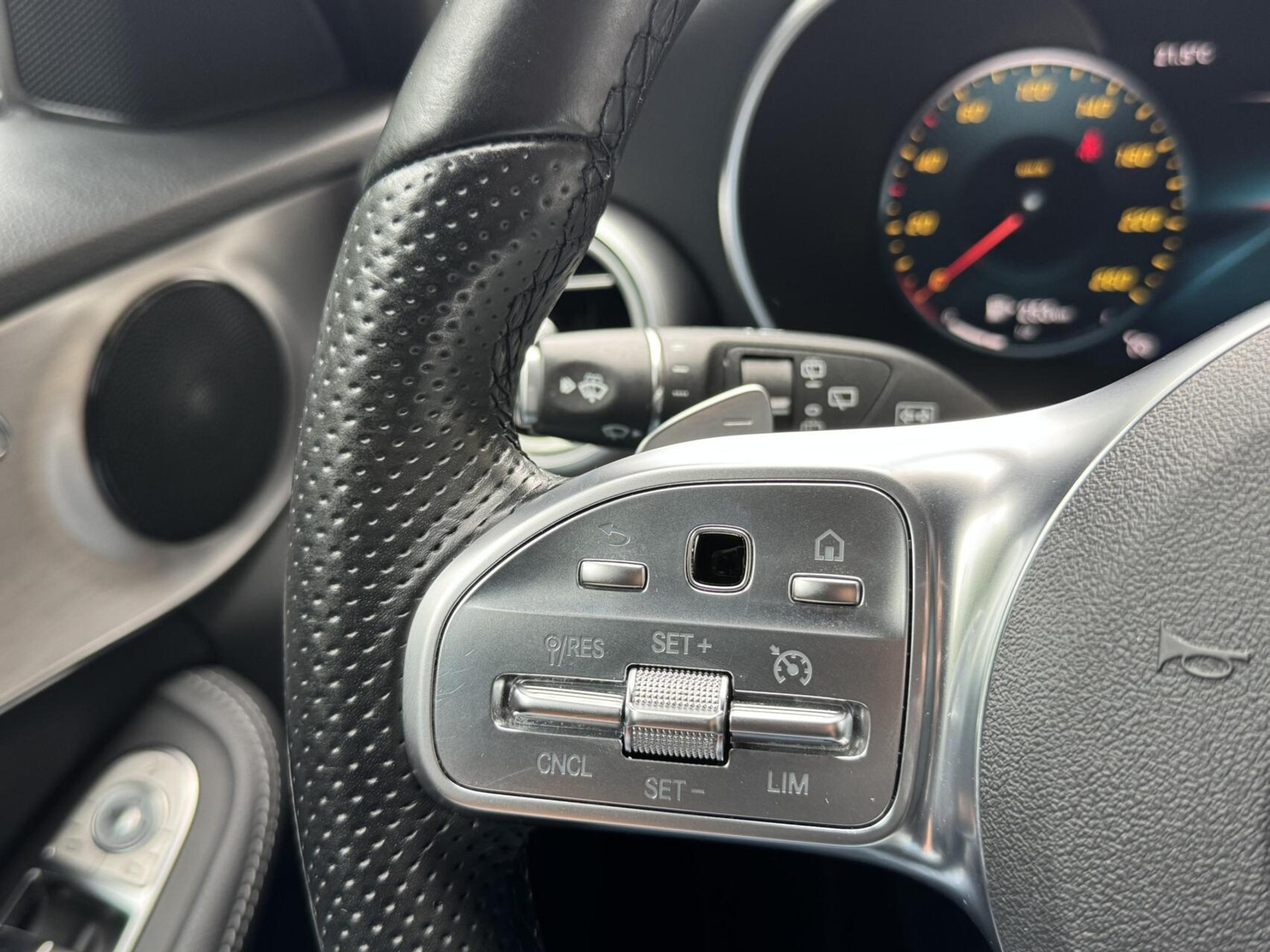 Mercedes-Benz C-Klasse Estate 180 AMG Automaat | Night Pakket | Trekhaak afneembaar | Stoelverwarming | Achteruitrijcamera | LED verlichting | Apple CarPlay | Metallic Lak | Virtual cockpit | Parkeersensoren voor en achter 46633385-11.jpg | Timcars.nl