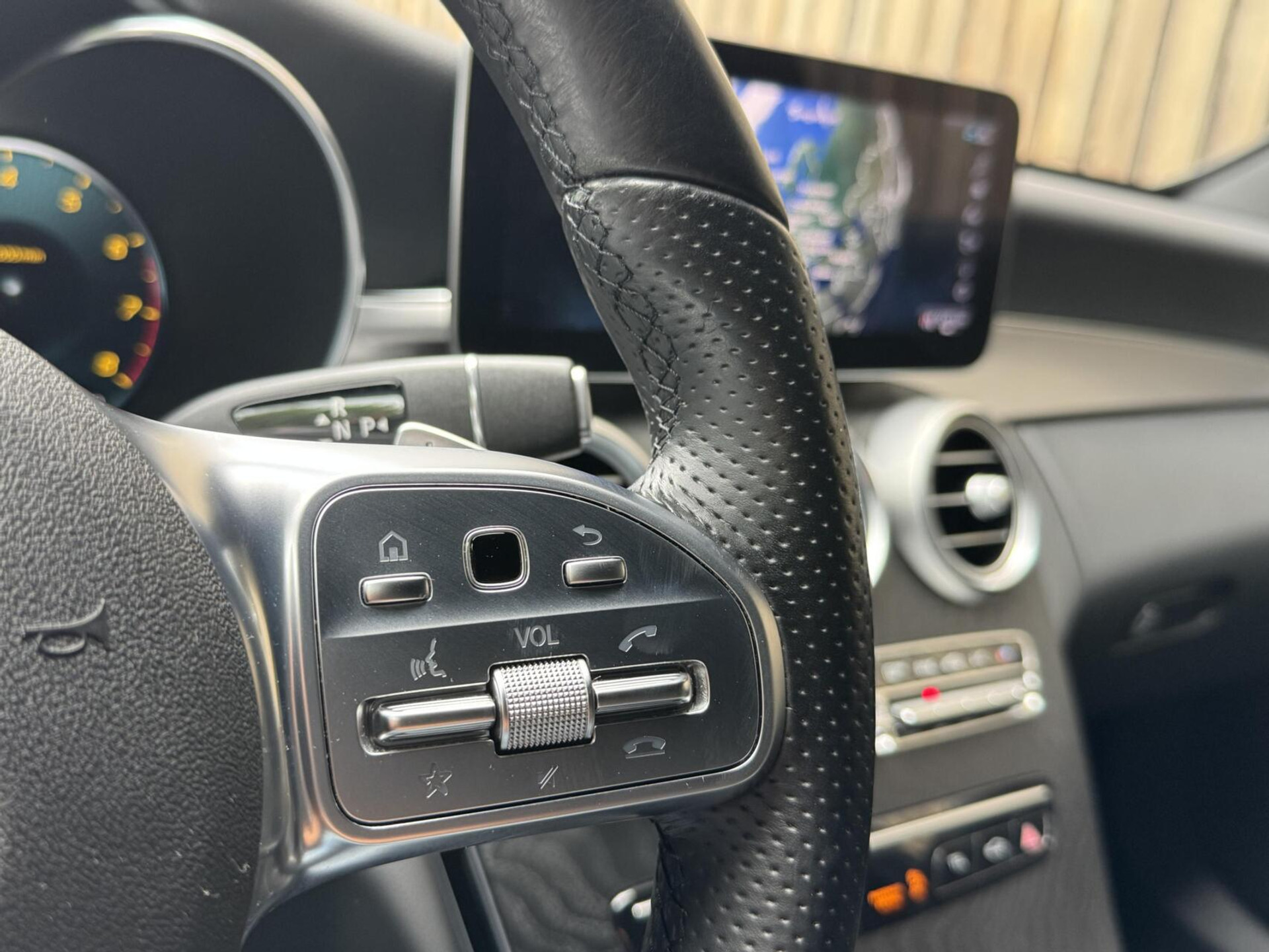 Mercedes-Benz C-Klasse Estate 180 AMG Automaat | Night Pakket | Trekhaak afneembaar | Stoelverwarming | Achteruitrijcamera | LED verlichting | Apple CarPlay | Metallic Lak | Virtual cockpit | Parkeersensoren voor en achter 46633385-12.jpg | Timcars.nl