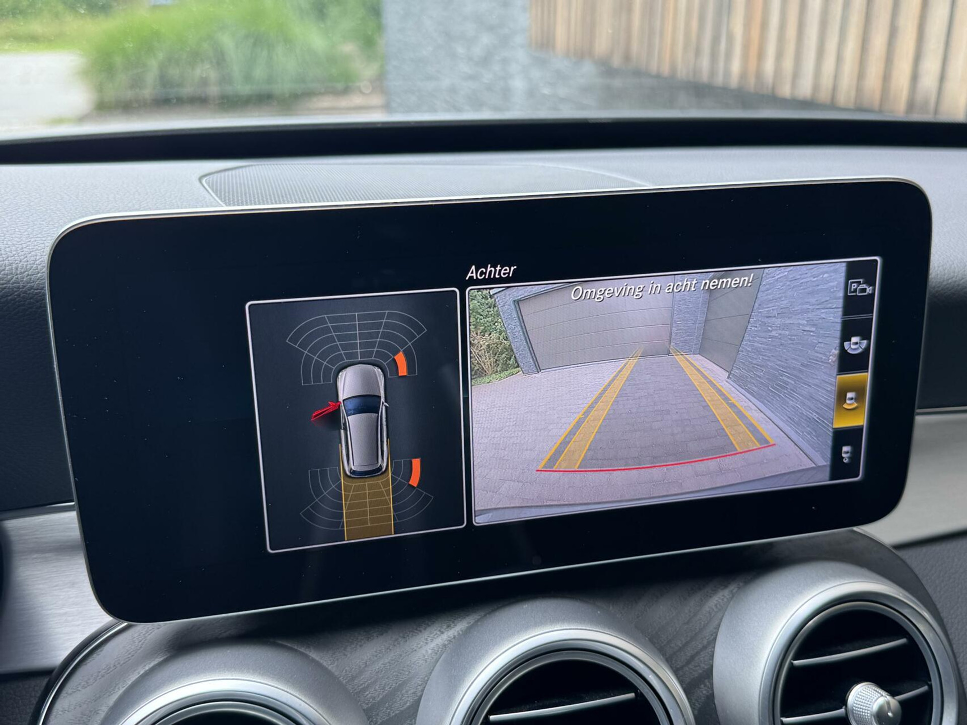 Mercedes-Benz C-Klasse Estate 180 AMG Automaat | Night Pakket | Trekhaak afneembaar | Stoelverwarming | Achteruitrijcamera | LED verlichting | Apple CarPlay | Metallic Lak | Virtual cockpit | Parkeersensoren voor en achter 46633385-32.jpg | Timcars.nl