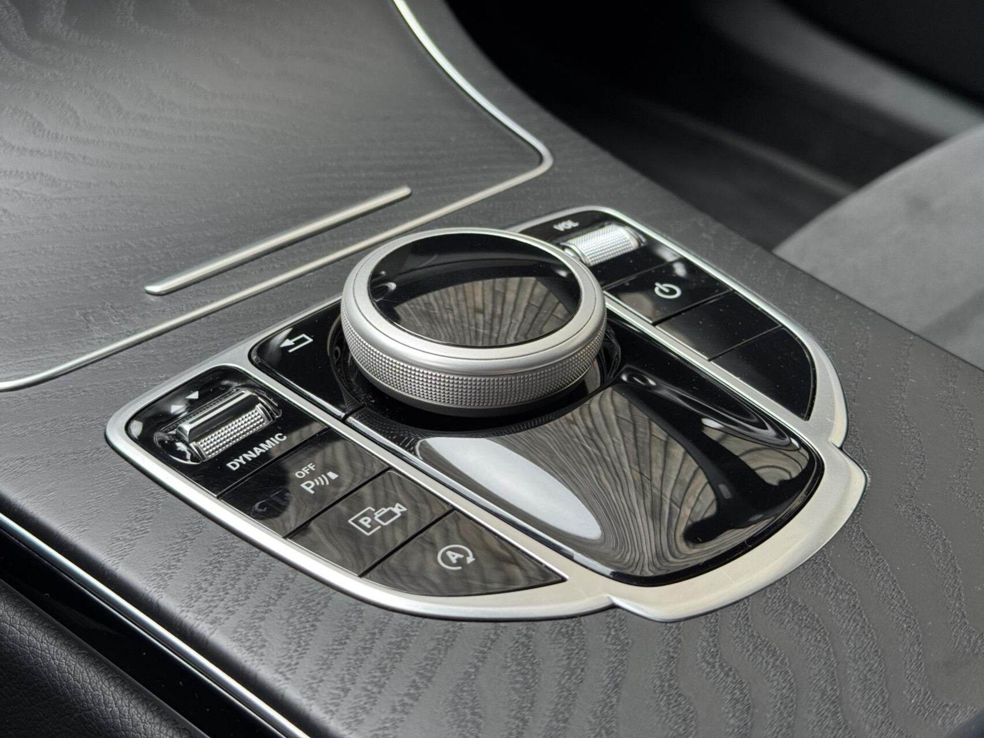 Mercedes-Benz C-Klasse Estate 180 AMG Automaat | Night Pakket | Trekhaak afneembaar | Stoelverwarming | Achteruitrijcamera | LED verlichting | Apple CarPlay | Metallic Lak | Virtual cockpit | Parkeersensoren voor en achter 46633385-34.jpg | Timcars.nl