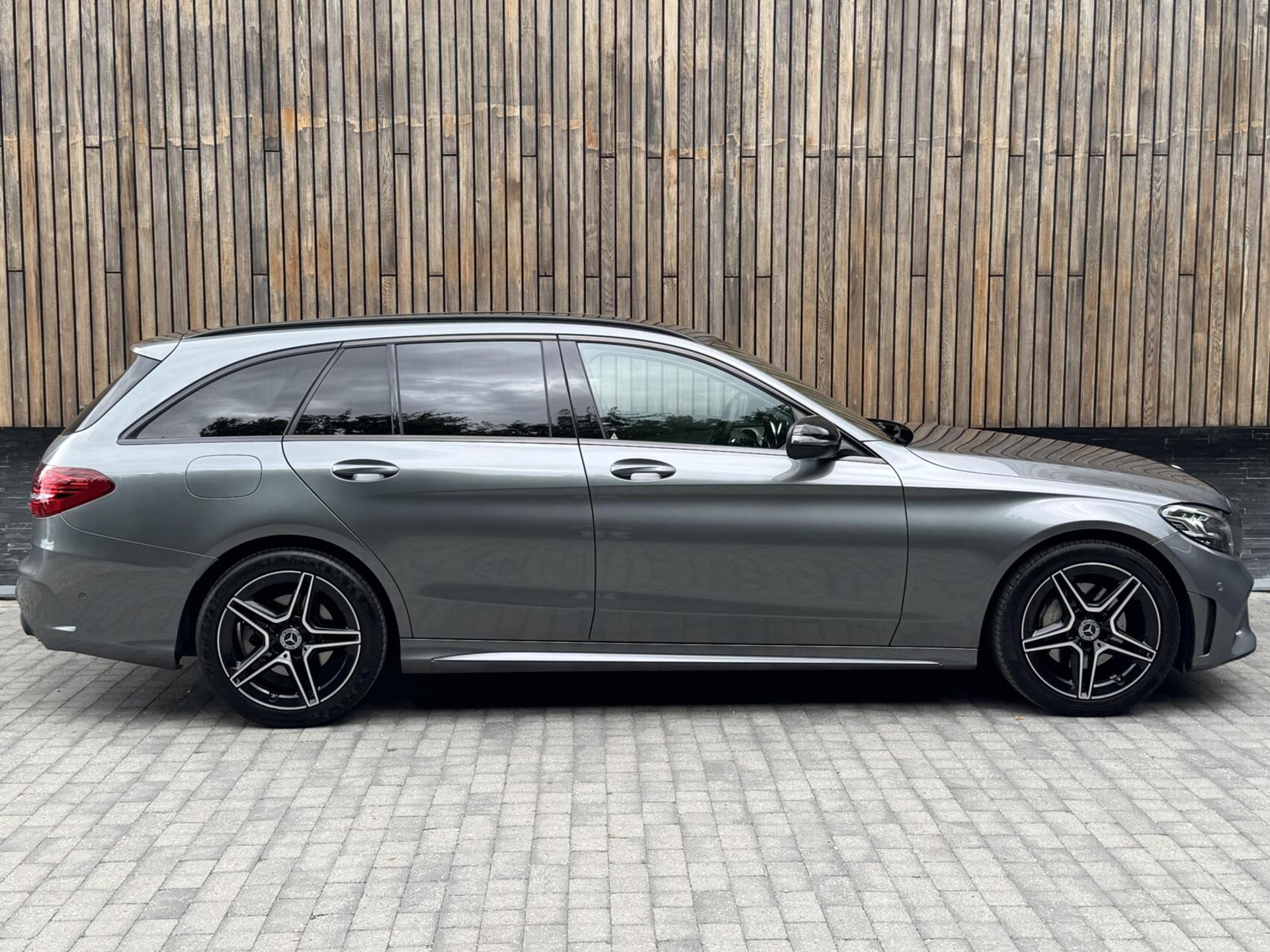 Mercedes-Benz C-Klasse Estate 180 AMG Automaat | Night Pakket | Trekhaak afneembaar | Stoelverwarming | Achteruitrijcamera | LED verlichting | Apple CarPlay | Metallic Lak | Virtual cockpit | Parkeersensoren voor en achter 46633385-37.jpg | Timcars.nl
