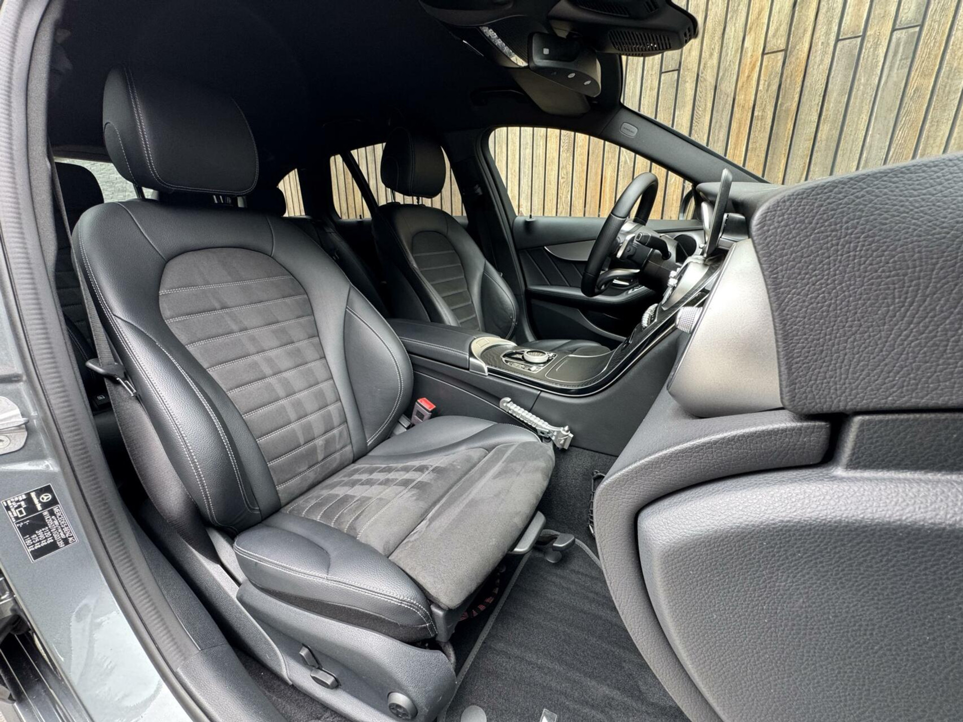 Mercedes-Benz C-Klasse Estate 180 AMG Automaat | Night Pakket | Trekhaak afneembaar | Stoelverwarming | Achteruitrijcamera | LED verlichting | Apple CarPlay | Metallic Lak | Virtual cockpit | Parkeersensoren voor en achter 46633385-41.jpg | Timcars.nl