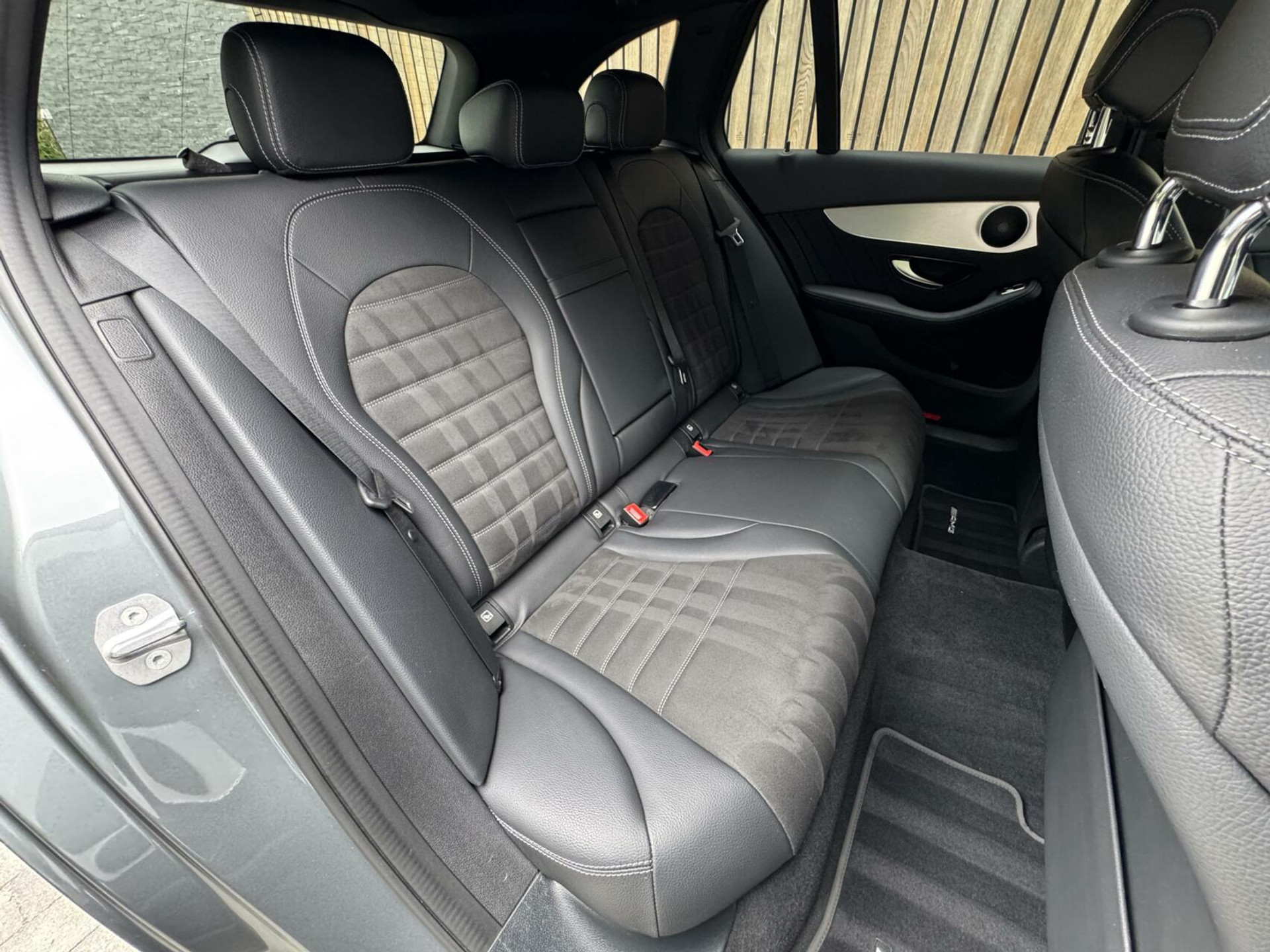 Mercedes-Benz C-Klasse Estate 180 AMG Automaat | Night Pakket | Trekhaak afneembaar | Stoelverwarming | Achteruitrijcamera | LED verlichting | Apple CarPlay | Metallic Lak | Virtual cockpit | Parkeersensoren voor en achter 46633385-44.jpg | Timcars.nl