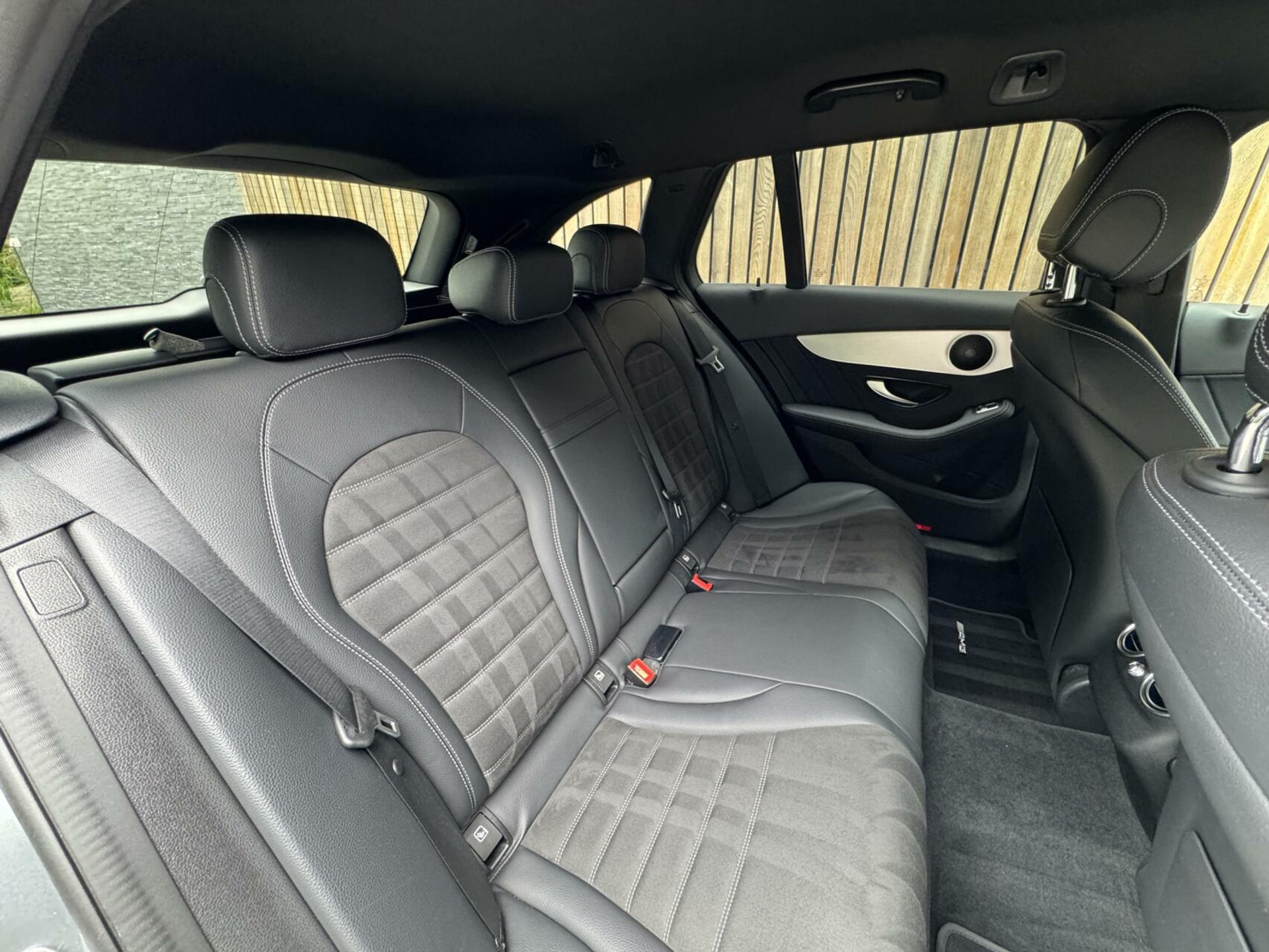 Mercedes-Benz C-Klasse Estate 180 AMG Automaat | Night Pakket | Trekhaak afneembaar | Stoelverwarming | Achteruitrijcamera | LED verlichting | Apple CarPlay | Metallic Lak | Virtual cockpit | Parkeersensoren voor en achter 46633385-46.jpg | Timcars.nl