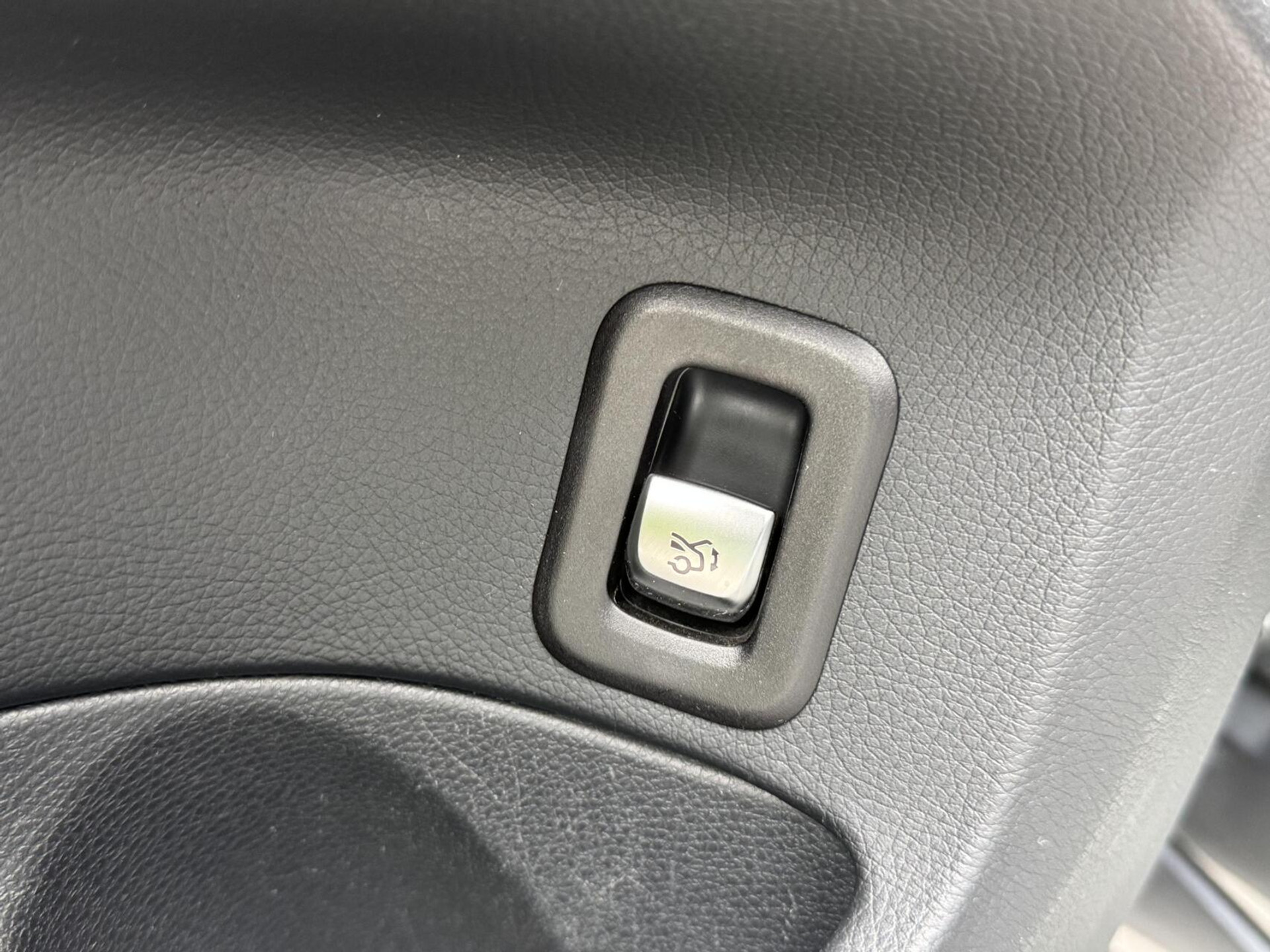 Mercedes-Benz C-Klasse Estate 180 AMG Automaat | Night Pakket | Trekhaak afneembaar | Stoelverwarming | Achteruitrijcamera | LED verlichting | Apple CarPlay | Metallic Lak | Virtual cockpit | Parkeersensoren voor en achter 46633385-5.jpg | Timcars.nl