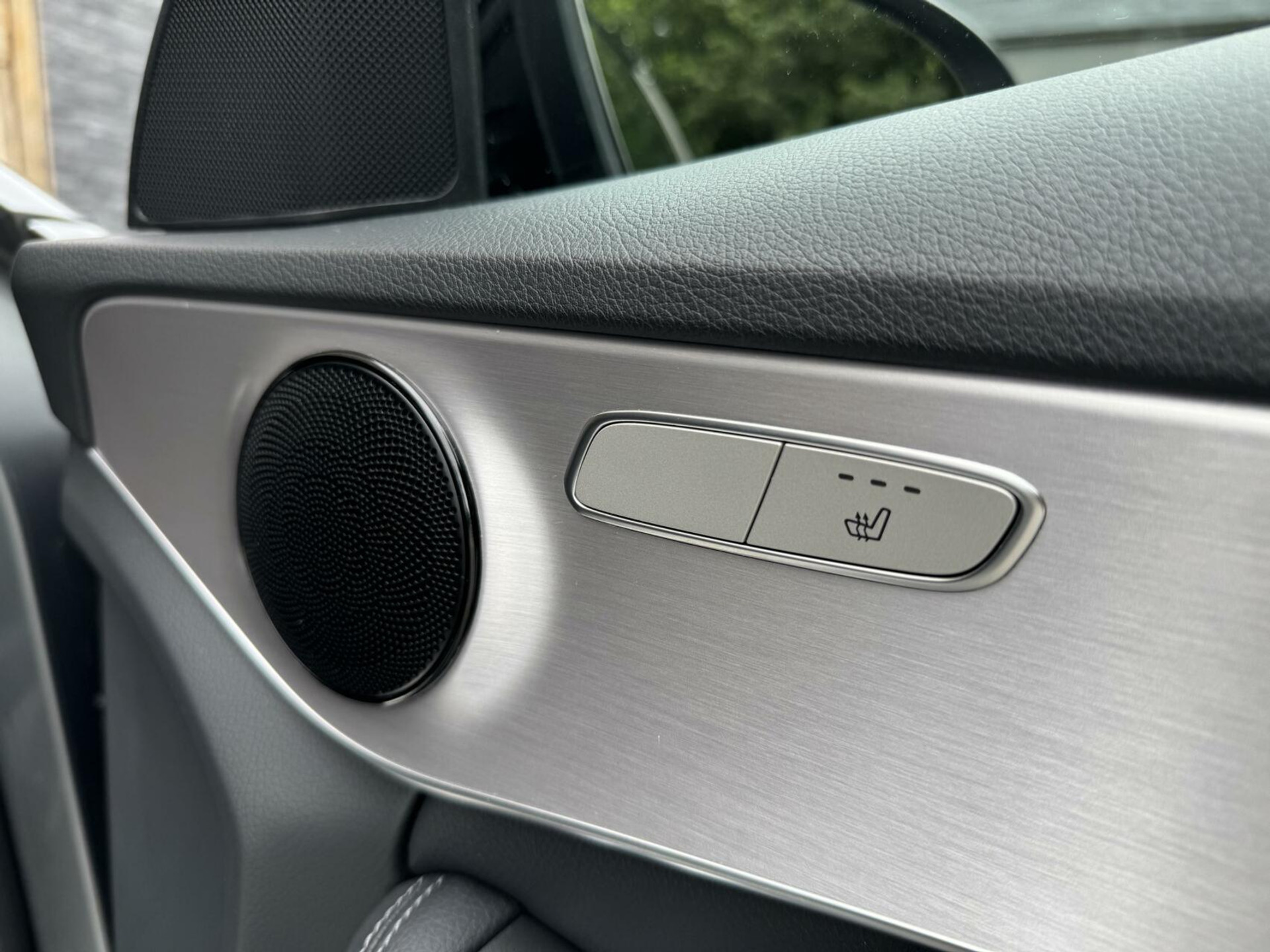 Mercedes-Benz C-Klasse Estate 180 AMG Automaat | Night Pakket | Trekhaak afneembaar | Stoelverwarming | Achteruitrijcamera | LED verlichting | Apple CarPlay | Metallic Lak | Virtual cockpit | Parkeersensoren voor en achter 46633385-53.jpg | Timcars.nl