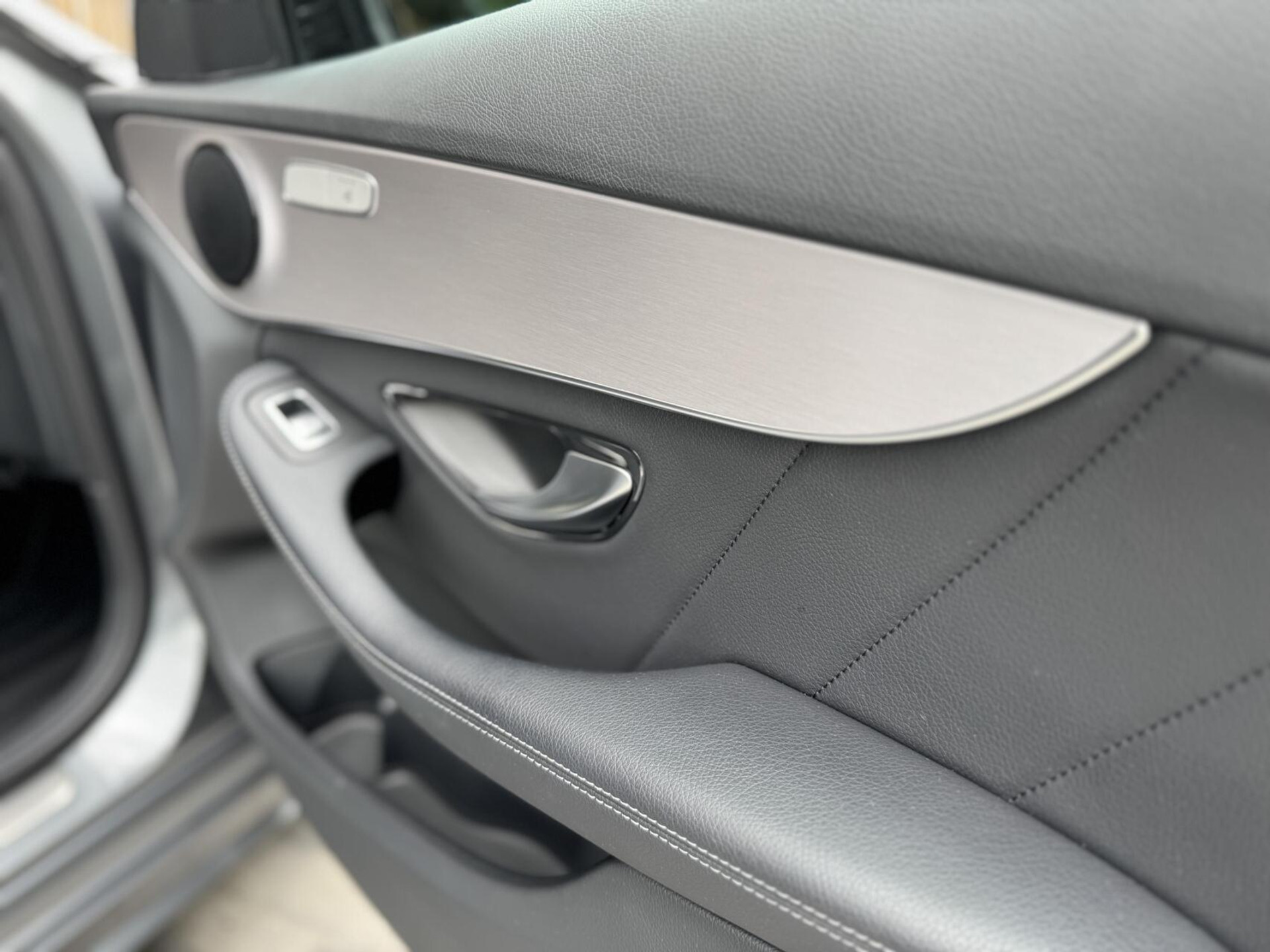 Mercedes-Benz C-Klasse Estate 180 AMG Automaat | Night Pakket | Trekhaak afneembaar | Stoelverwarming | Achteruitrijcamera | LED verlichting | Apple CarPlay | Metallic Lak | Virtual cockpit | Parkeersensoren voor en achter 46633385-56.jpg | Timcars.nl