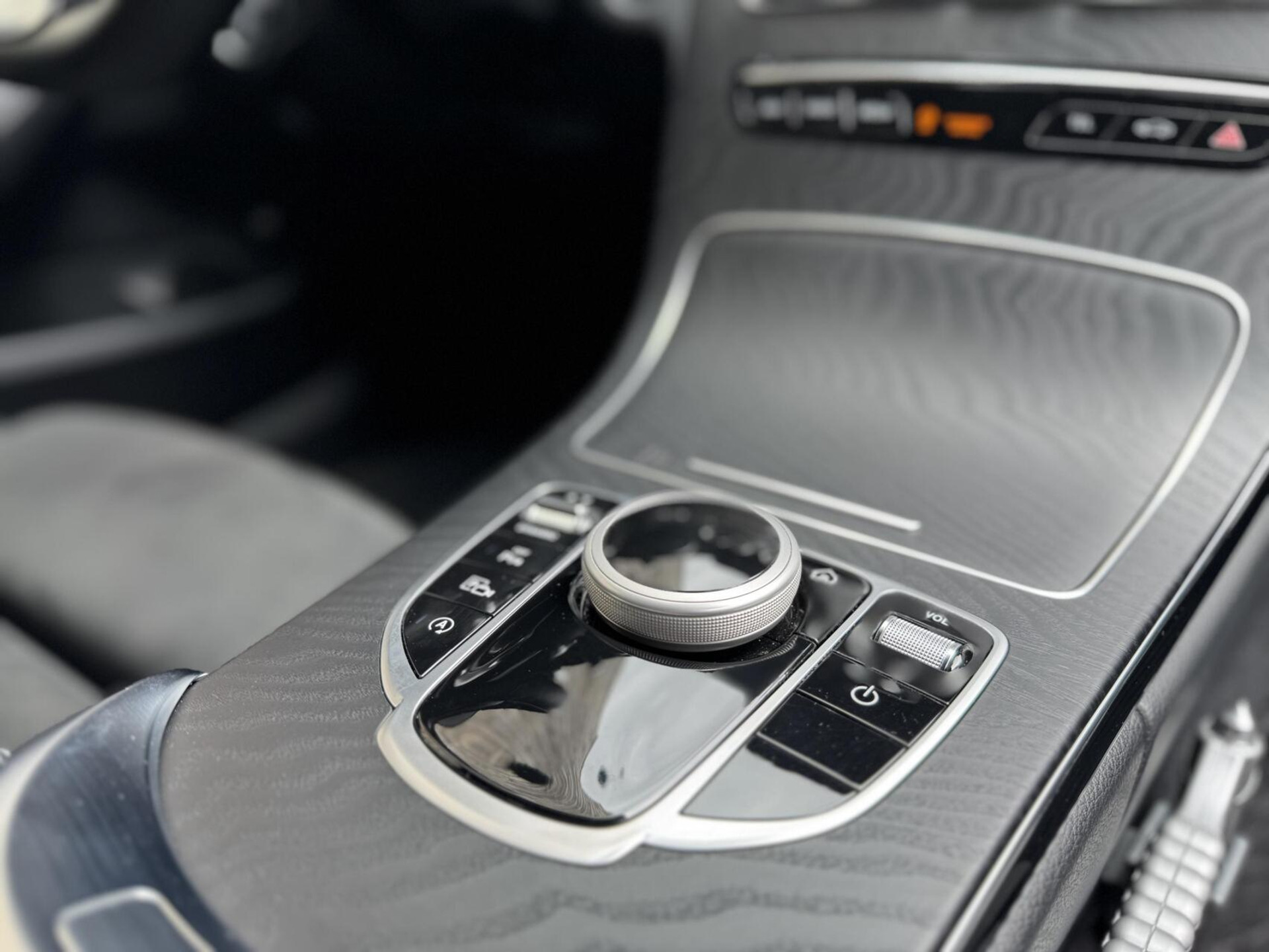 Mercedes-Benz C-Klasse Estate 180 AMG Automaat | Night Pakket | Trekhaak afneembaar | Stoelverwarming | Achteruitrijcamera | LED verlichting | Apple CarPlay | Metallic Lak | Virtual cockpit | Parkeersensoren voor en achter 46633385-58.jpg | Timcars.nl