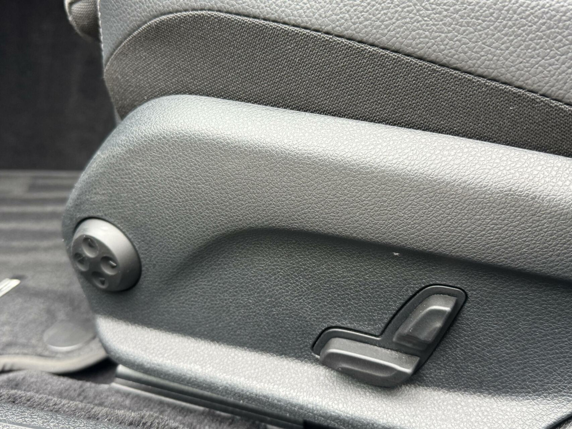 Mercedes-Benz C-Klasse Estate 180 AMG Automaat | Night Pakket | Trekhaak afneembaar | Stoelverwarming | Achteruitrijcamera | LED verlichting | Apple CarPlay | Metallic Lak | Virtual cockpit | Parkeersensoren voor en achter 46633385-9.jpg | Timcars.nl