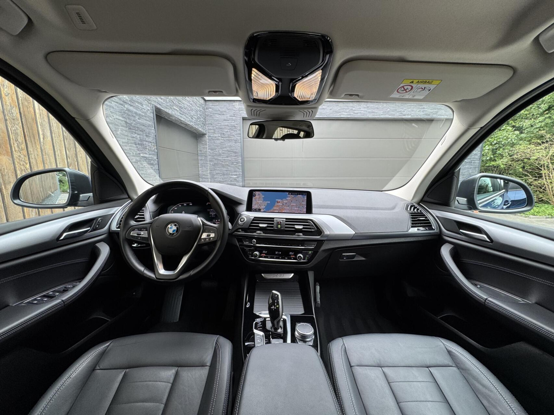 BMW X3 xDrive30e Automaat | Stoelverwarming | Leer | 20 inch lichtmetalen velgen | LED verlichting | Apple CarPlay | Cruise control | Climate control | Metallic lak | Parkeersensoren voor en achter 46635833-2.jpg | Timcars.nl