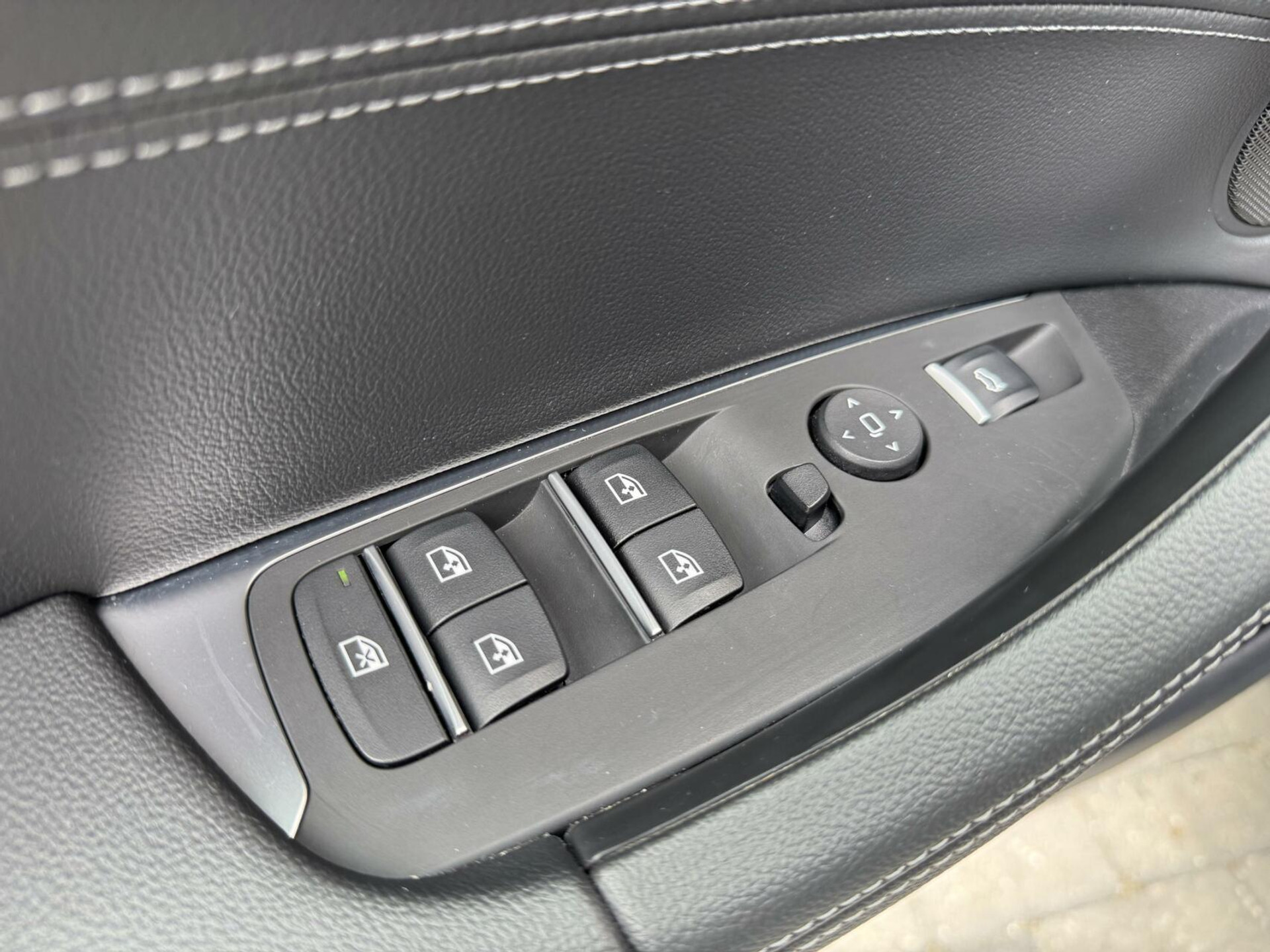 BMW X3 xDrive30e Automaat | Stoelverwarming | Leer | 20 inch lichtmetalen velgen | LED verlichting | Apple CarPlay | Cruise control | Climate control | Metallic lak | Parkeersensoren voor en achter 46635833-3.jpg | Timcars.nl