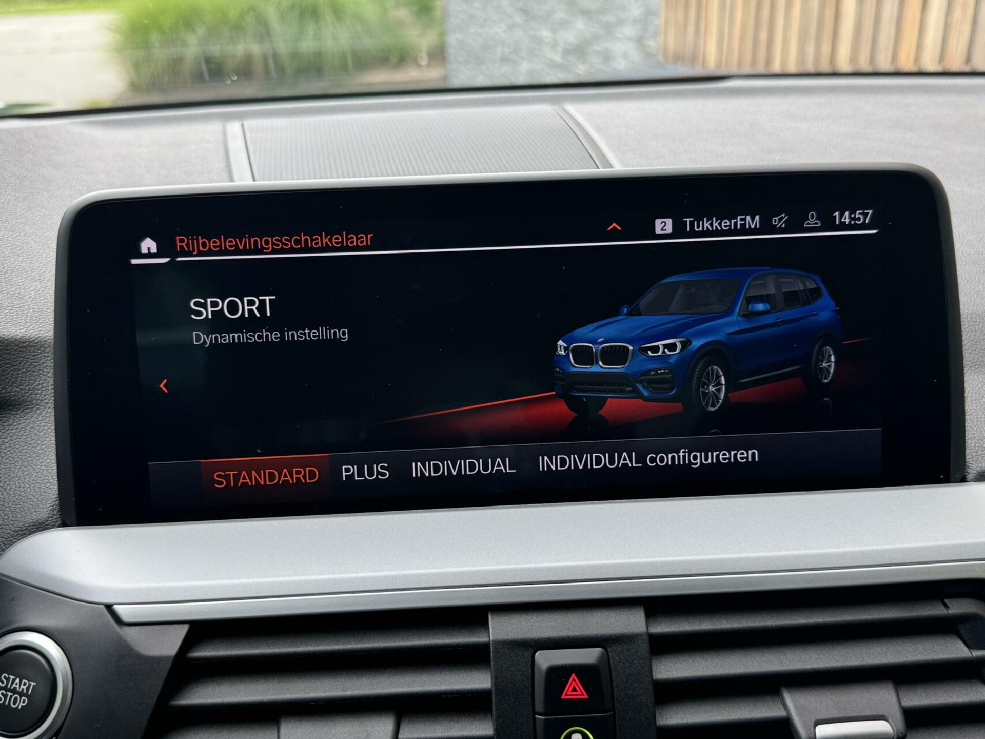 BMW X3 xDrive30e Automaat | Stoelverwarming | Leer | 20 inch lichtmetalen velgen | LED verlichting | Apple CarPlay | Cruise control | Climate control | Metallic lak | Parkeersensoren voor en achter 46635833-33.jpg | Timcars.nl