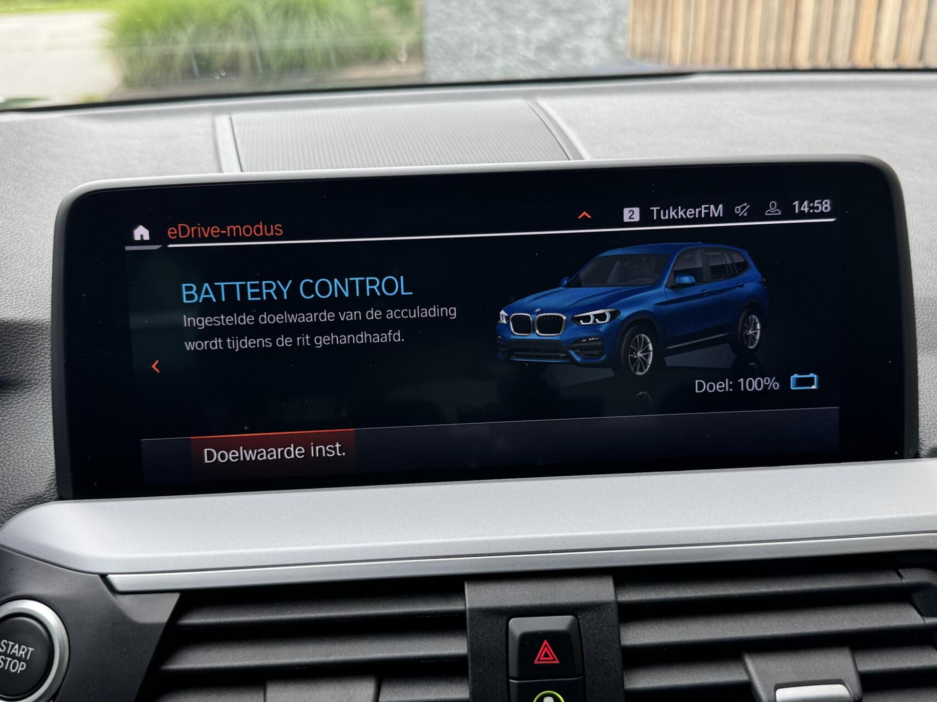 BMW X3 xDrive30e Automaat | Stoelverwarming | Leer | 20 inch lichtmetalen velgen | LED verlichting | Apple CarPlay | Cruise control | Climate control | Metallic lak | Parkeersensoren voor en achter 46635833-34.jpg | Timcars.nl