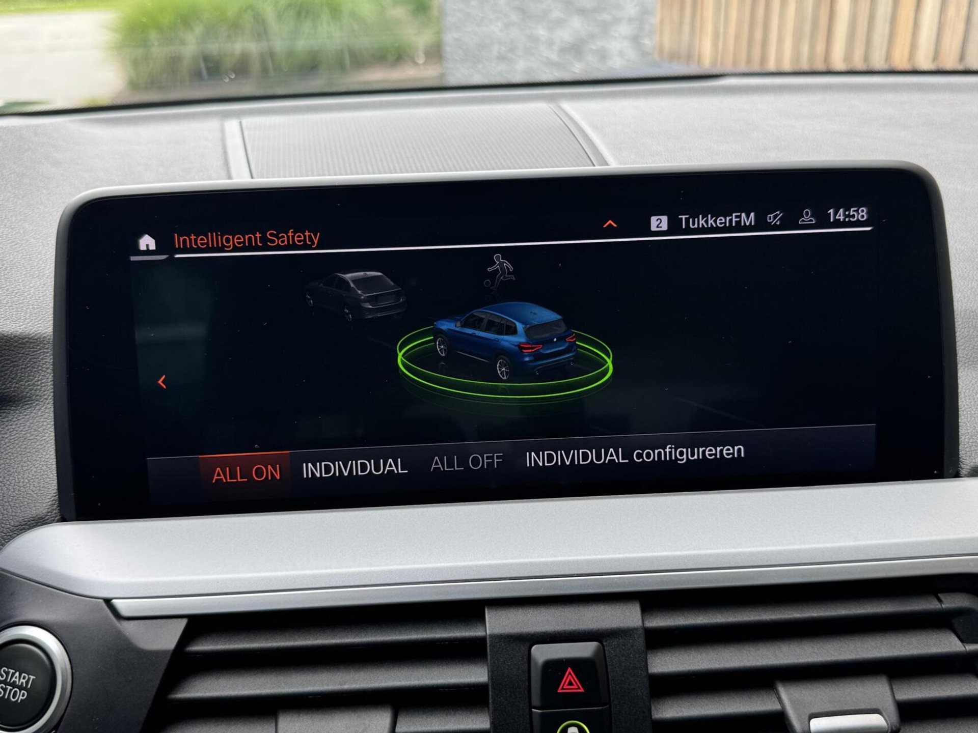 BMW X3 xDrive30e Automaat | Stoelverwarming | Leer | 20 inch lichtmetalen velgen | LED verlichting | Apple CarPlay | Cruise control | Climate control | Metallic lak | Parkeersensoren voor en achter 46635833-35.jpg | Timcars.nl