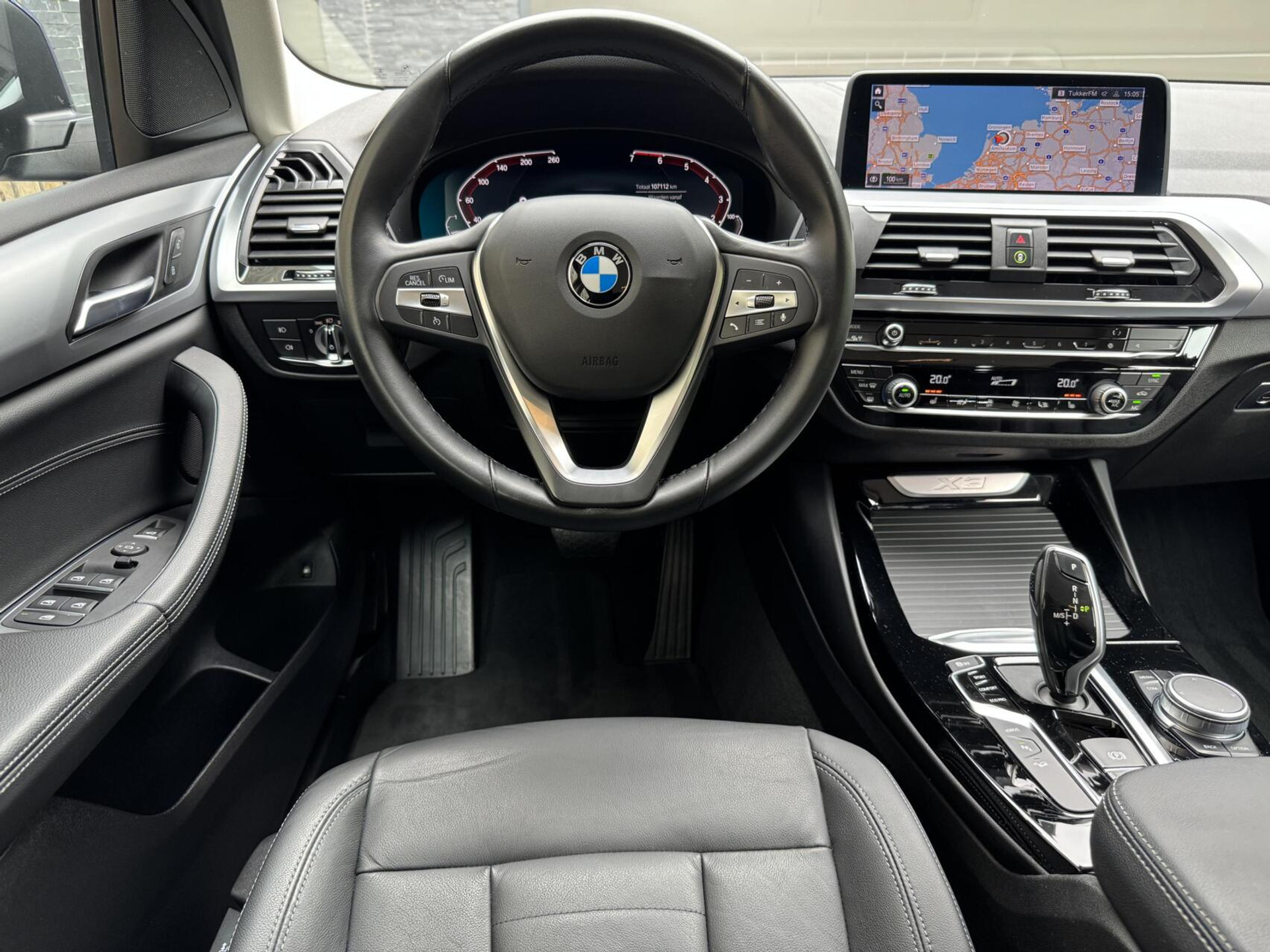 BMW X3 xDrive30e Automaat | Stoelverwarming | Leer | 20 inch lichtmetalen velgen | LED verlichting | Apple CarPlay | Cruise control | Climate control | Metallic lak | Parkeersensoren voor en achter 46635833-39.jpg | Timcars.nl