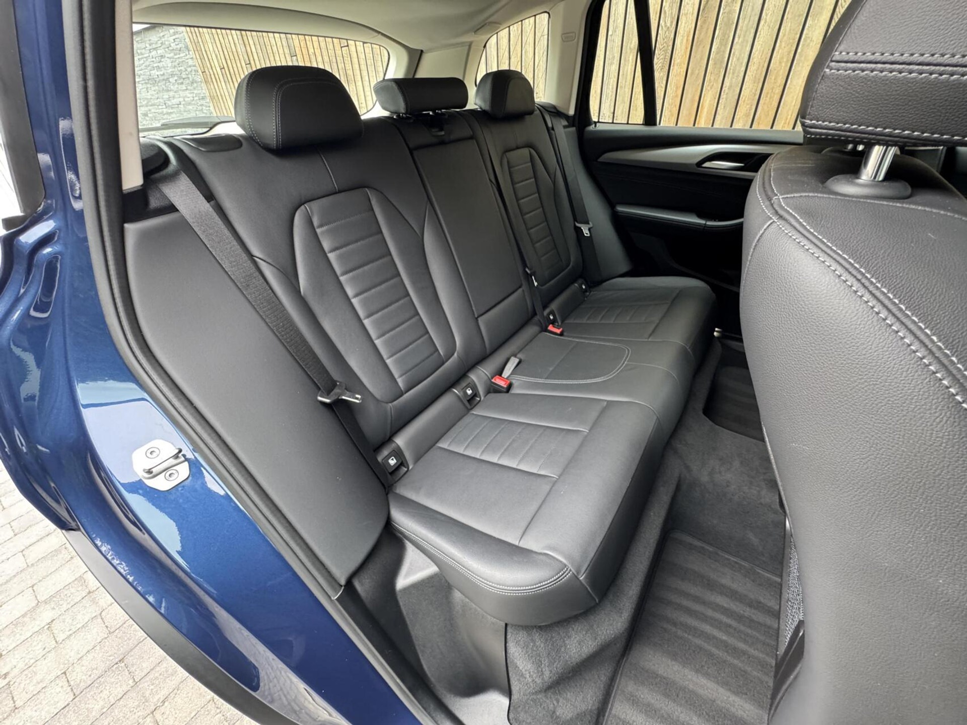 BMW X3 xDrive30e Automaat | Stoelverwarming | Leer | 20 inch lichtmetalen velgen | LED verlichting | Apple CarPlay | Cruise control | Climate control | Metallic lak | Parkeersensoren voor en achter 46635833-47.jpg | Timcars.nl