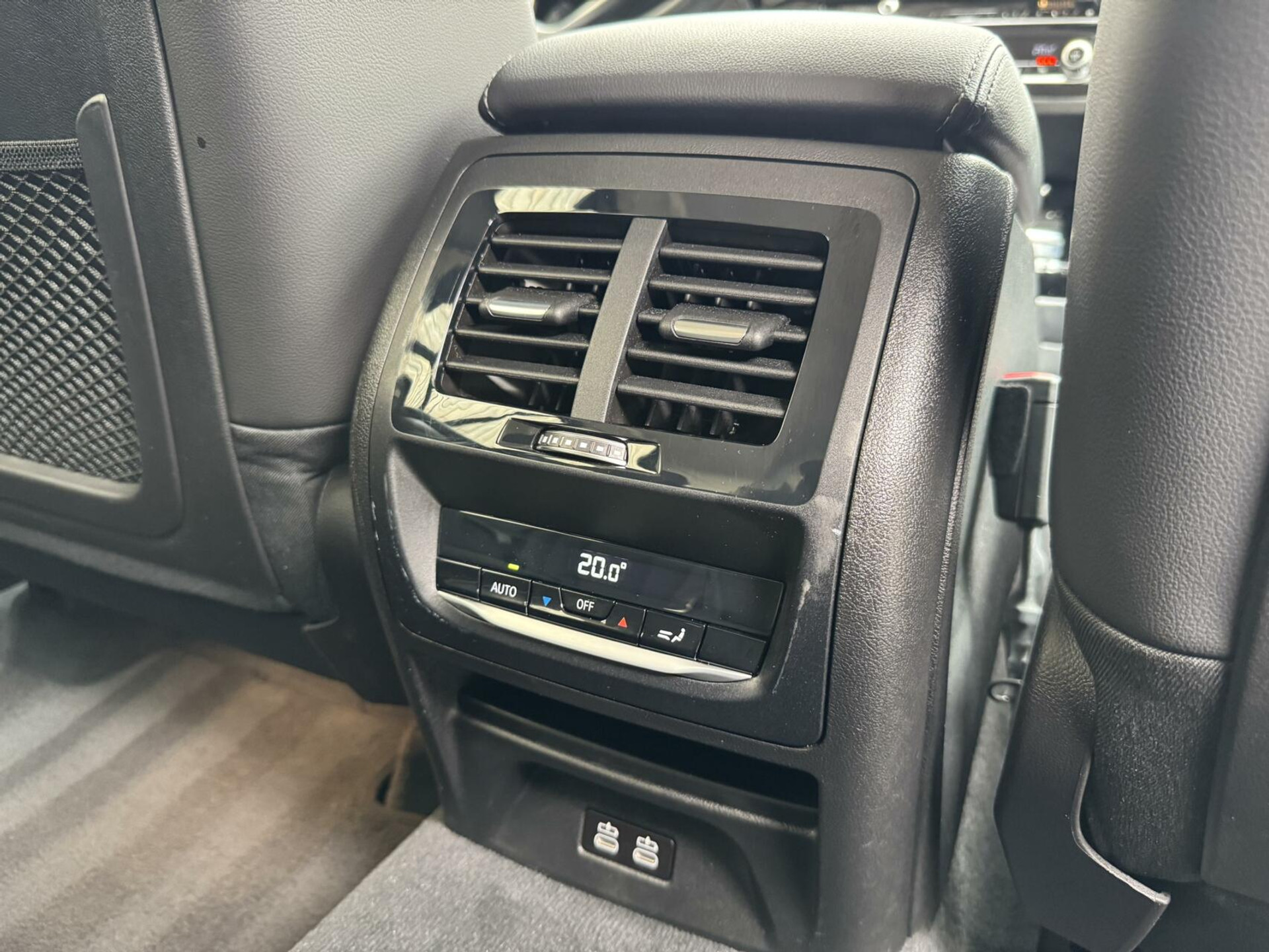 BMW X3 xDrive30e Automaat | Stoelverwarming | Leer | 20 inch lichtmetalen velgen | LED verlichting | Apple CarPlay | Cruise control | Climate control | Metallic lak | Parkeersensoren voor en achter 46635833-50.jpg | Timcars.nl